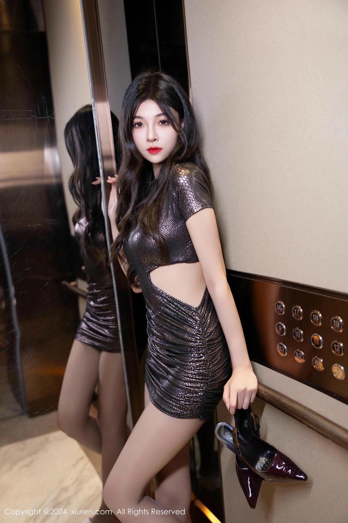秀人集.com_[XiuRen秀人网]No.9368_模特初梦瑶性感黑色连衣短裙+紫色情趣内衣秀曼妙身姿诱惑写真84P