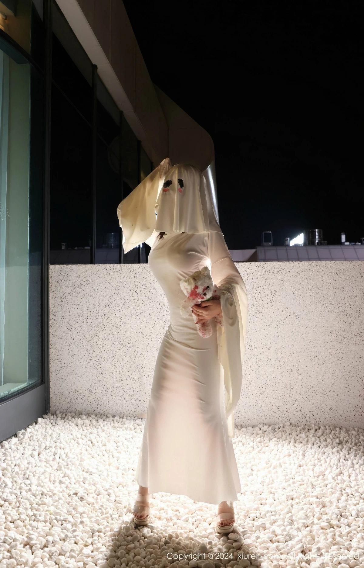 秀人集.com_[XiuRen秀人网]No.9376_模特小薯条nienie白色连衣裙+红色情趣服饰秀曼妙身姿诱惑写真81P