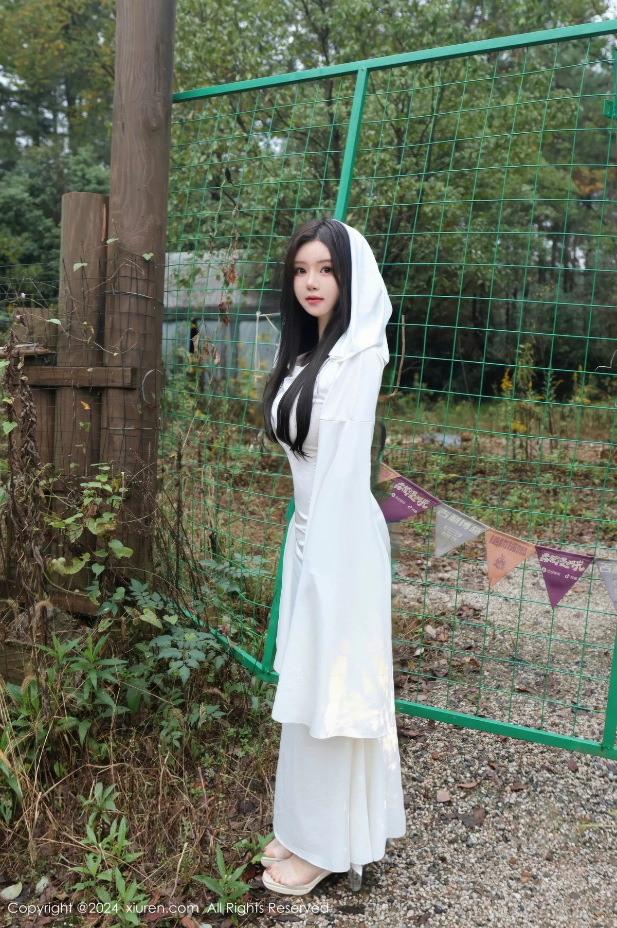 秀人集.com_[XiuRen秀人网]No.9376_模特小薯条nienie白色连衣裙+红色情趣服饰秀曼妙身姿诱惑写真81P