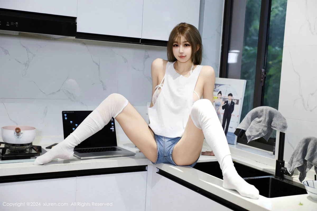 秀人集.com_[XiuRen秀人网]No.9374_模特Zoe柚柚性感白色蕾丝情趣内衣配白丝袜秀凹凸身材诱惑写真75P