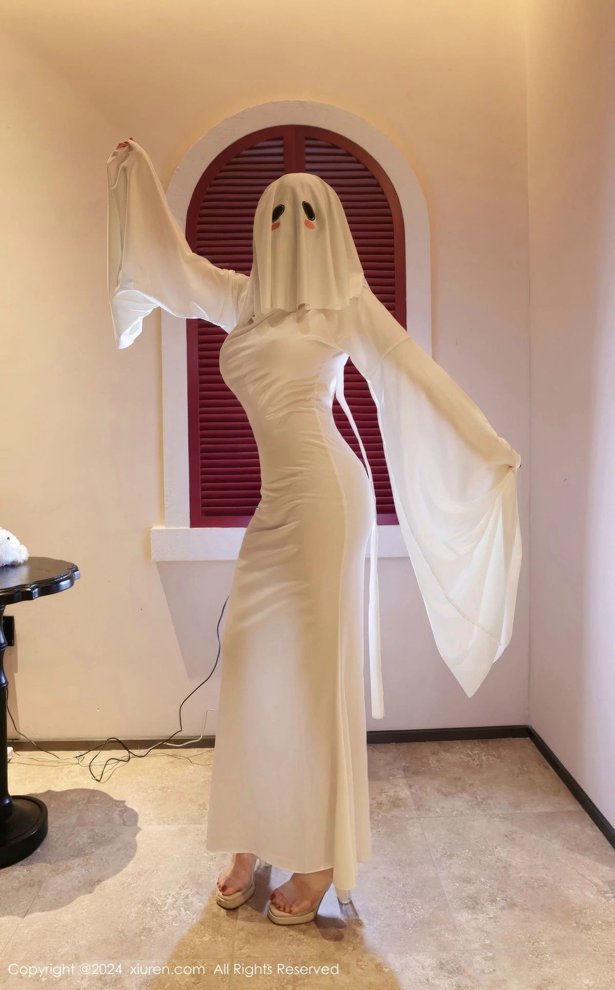 秀人集.com_[XiuRen秀人网]No.9376_模特小薯条nienie白色连衣裙+红色情趣服饰秀曼妙身姿诱惑写真81P