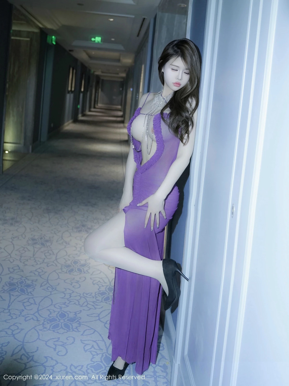 秀人集.com_[XiuRen秀人网]No.9373_模特甜妮性感深V紫色长裙配超薄肉丝秀丰腴身姿完美诱惑写真59P