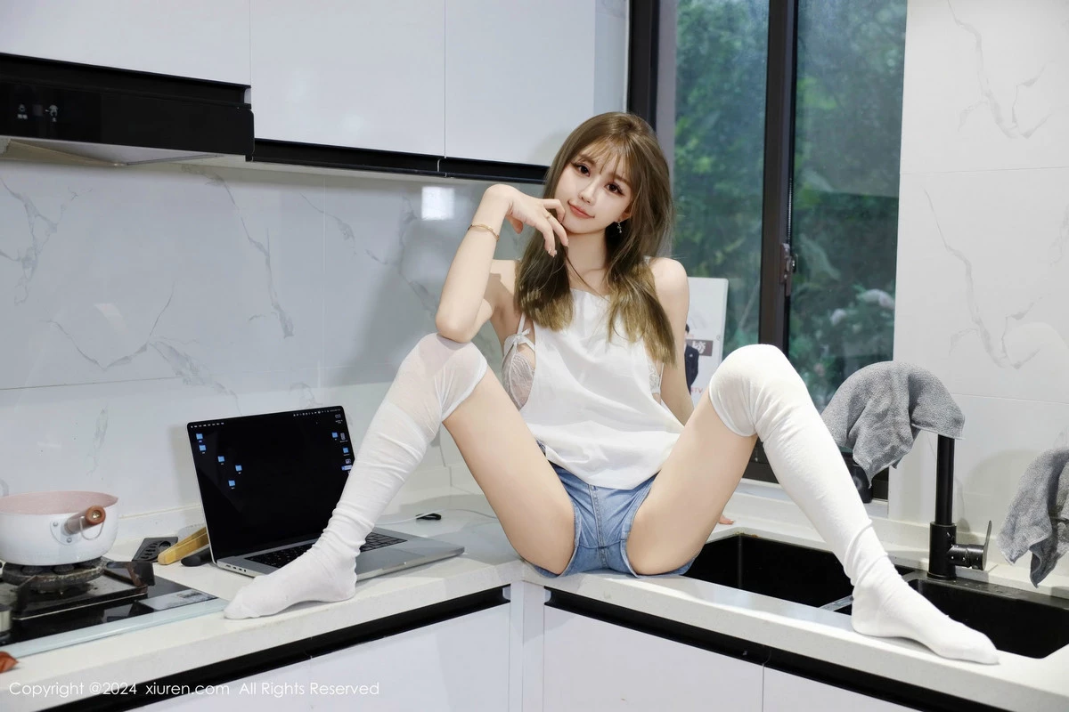 秀人集.com_[XiuRen秀人网]No.9374_模特Zoe柚柚性感白色蕾丝情趣内衣配白丝袜秀凹凸身材诱惑写真75P