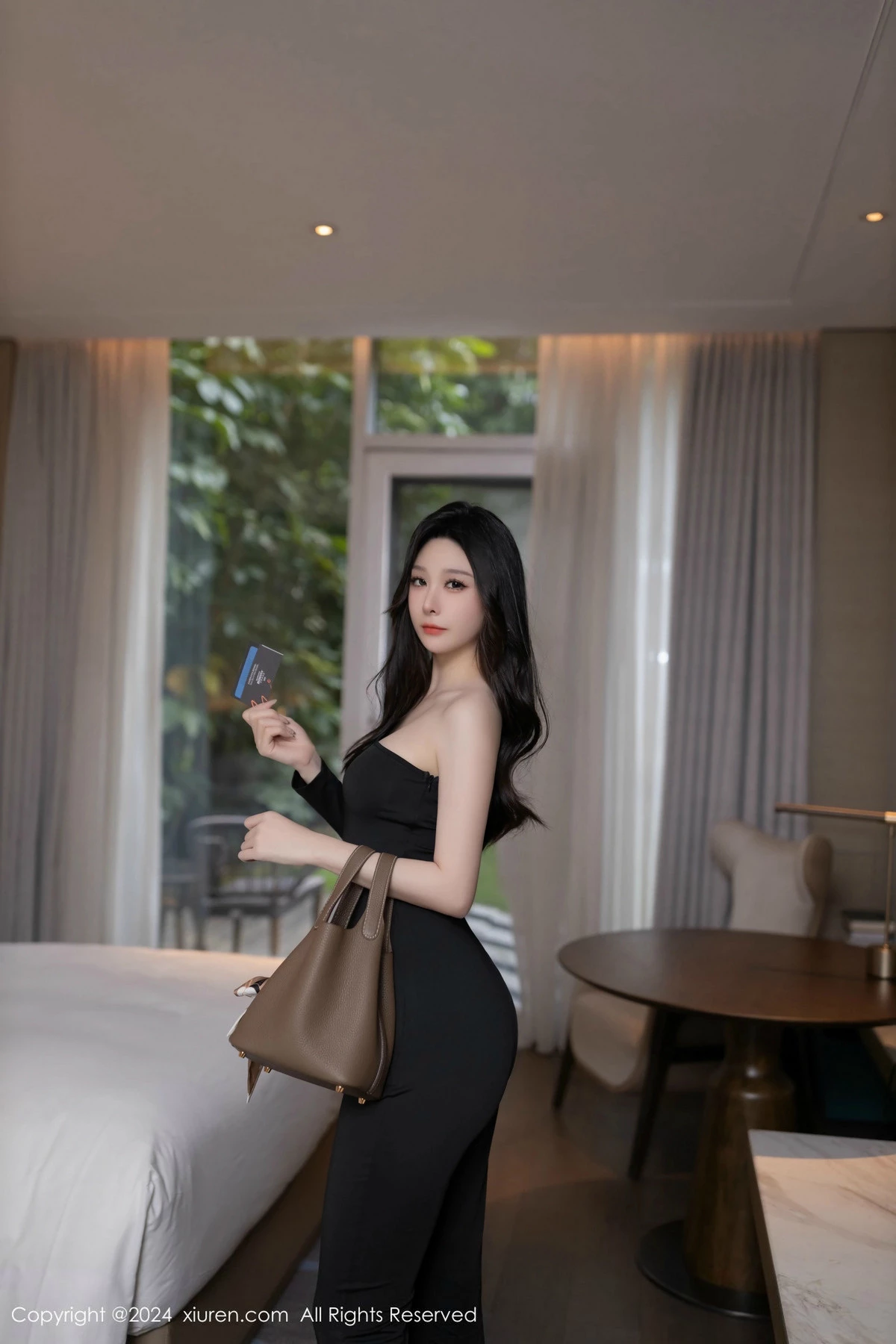 秀人集.com_[XiuRen秀人网]No.9386_模特小逗逗性感黑色连衣裙露黑色内衣配开档黑丝秀翘臀诱惑写真80P