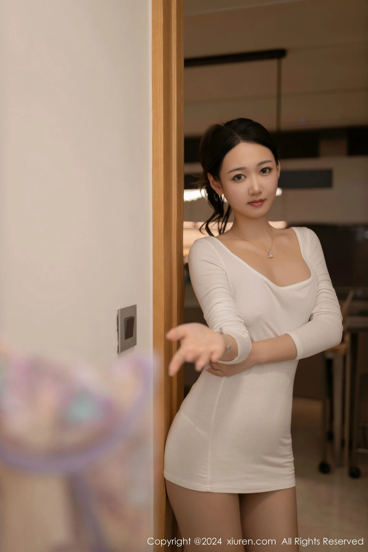 秀人集.com_[XiuRen秀人网]No.9392_模特唐安琪性感浅色连衣短裙+白色轻透服饰秀曼妙身姿诱惑写真85P