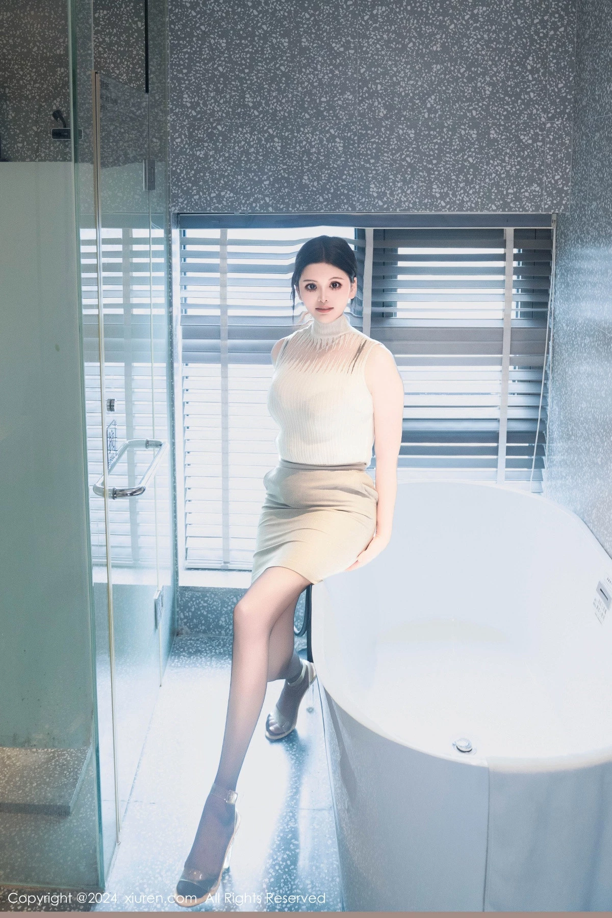 秀人集.com_[XiuRen秀人网]No.9394_模特陈三穗性感毛衣露黑色蕾丝内衣配超薄黑丝秀丰满身材诱惑写真78P