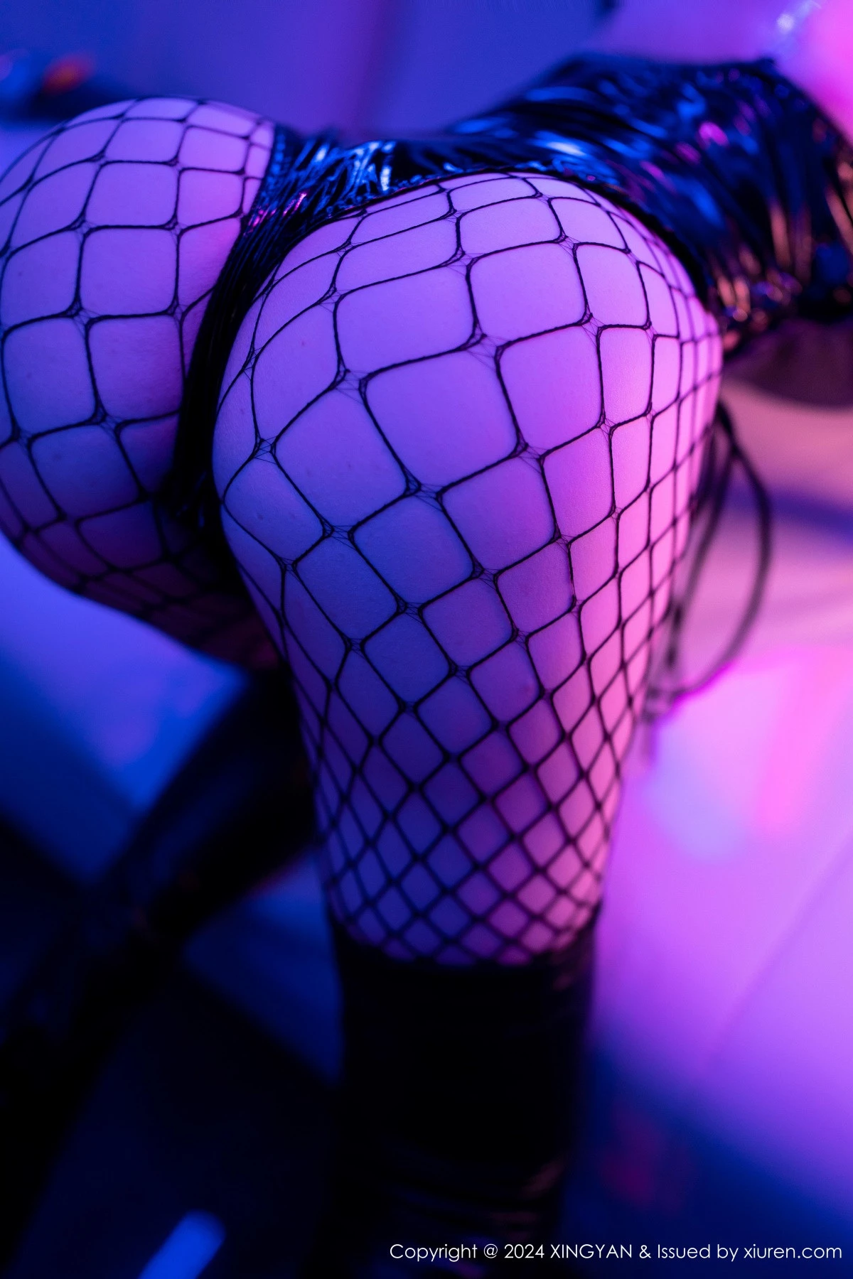 秀人集.com_[XINGYAN星颜社]VOL.285_模特潘思沁性感黑色皮质情趣服配黑丝网袜秀巨乳肥臀诱惑写真81P