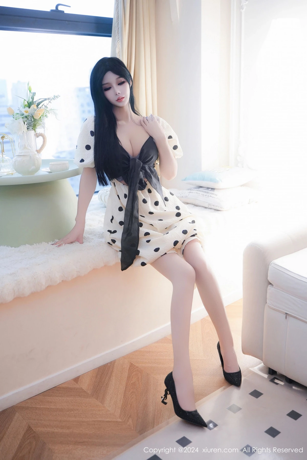 秀人集.com_[XiuRen秀人网]No.9425_模特陈芊儿性感波点短裙露灰色情趣内衣配紫丝袜秀美腿诱惑写真80P