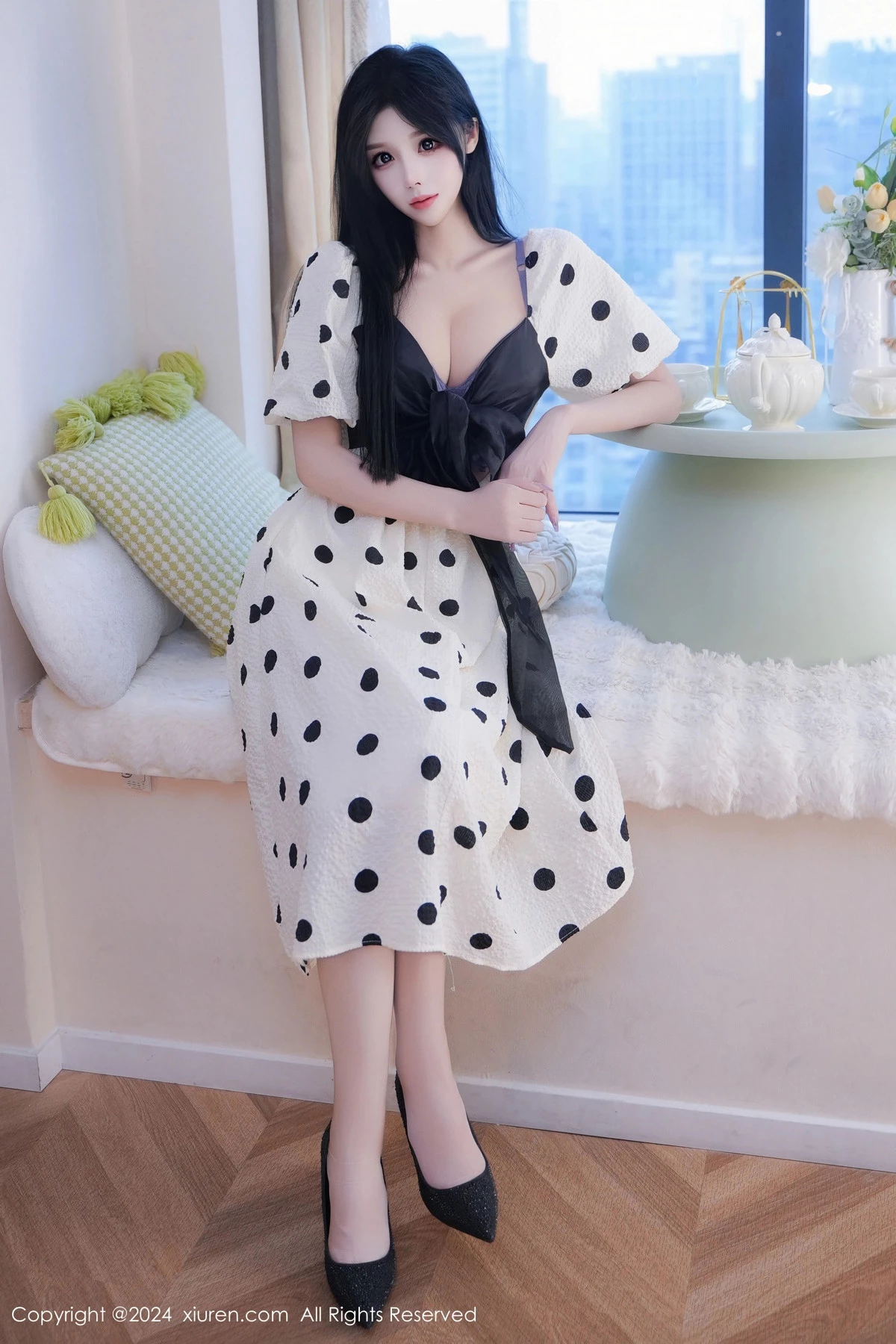 秀人集.com_[XiuRen秀人网]No.9425_模特陈芊儿性感波点短裙露灰色情趣内衣配紫丝袜秀美腿诱惑写真80P