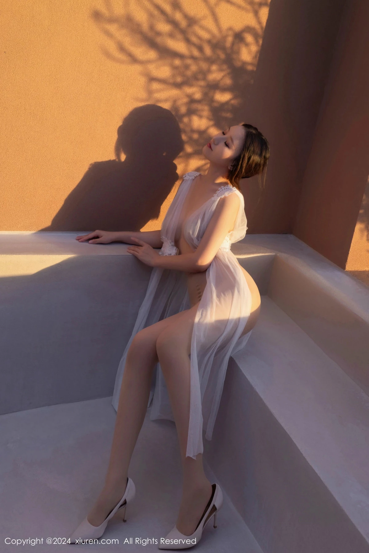 秀人集.com_[XiuRen秀人网]No.9442_模特杏子Yada性感白色薄纱轻透服饰配肉丝袜秀曼妙身姿诱惑写真82P