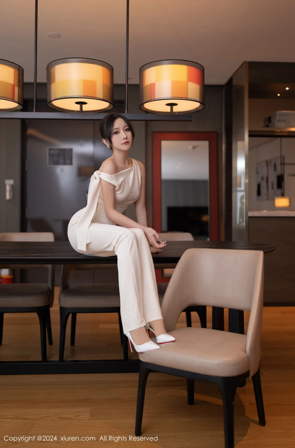 秀人集.com_[XiuRen秀人网]No.9457_模特鱼子酱Fish职场主题浅色服饰配超薄肉丝秀曼妙身姿诱惑写真80P