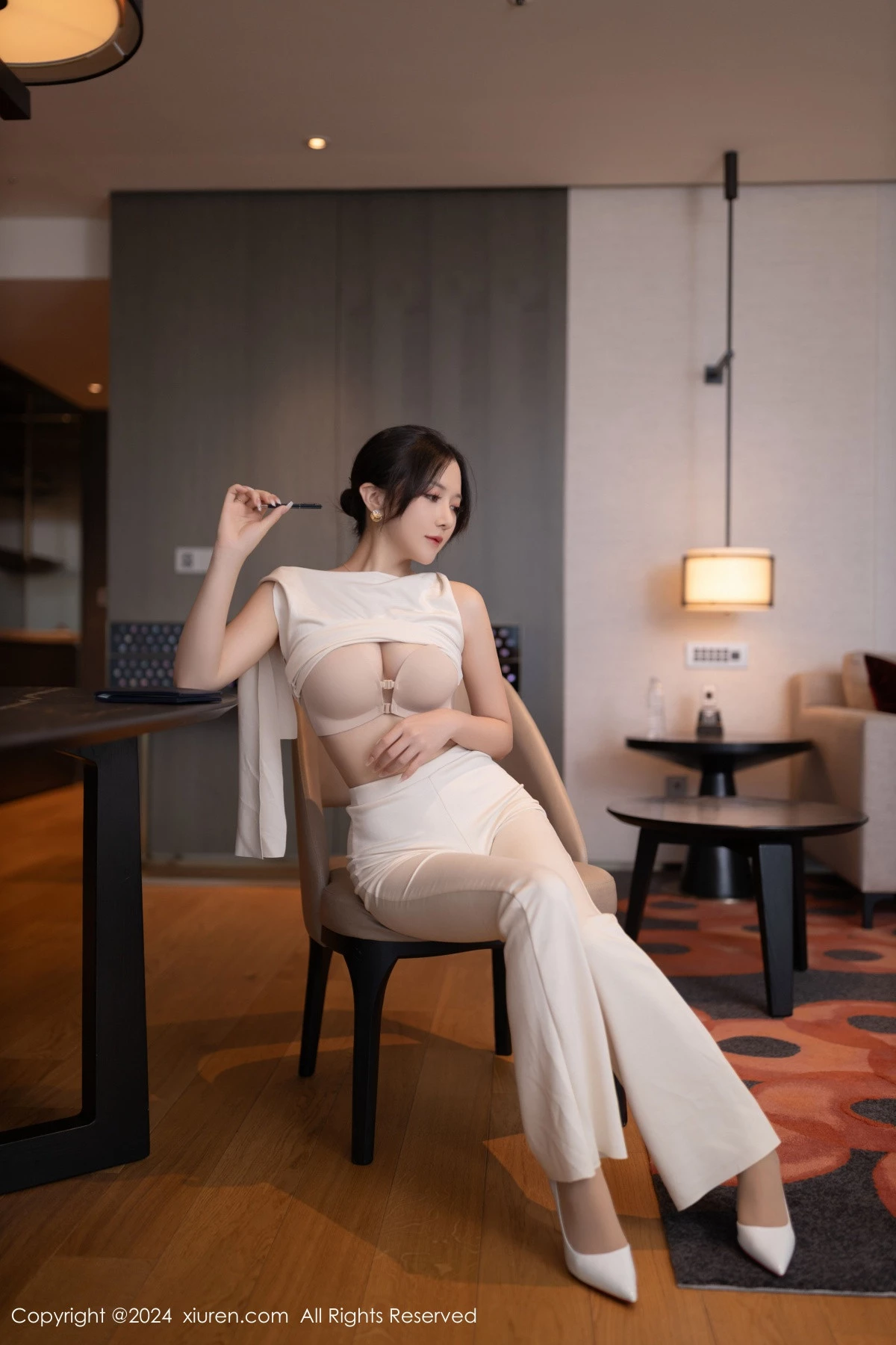 秀人集.com_[XiuRen秀人网]No.9457_模特鱼子酱Fish职场主题浅色服饰配超薄肉丝秀曼妙身姿诱惑写真80P