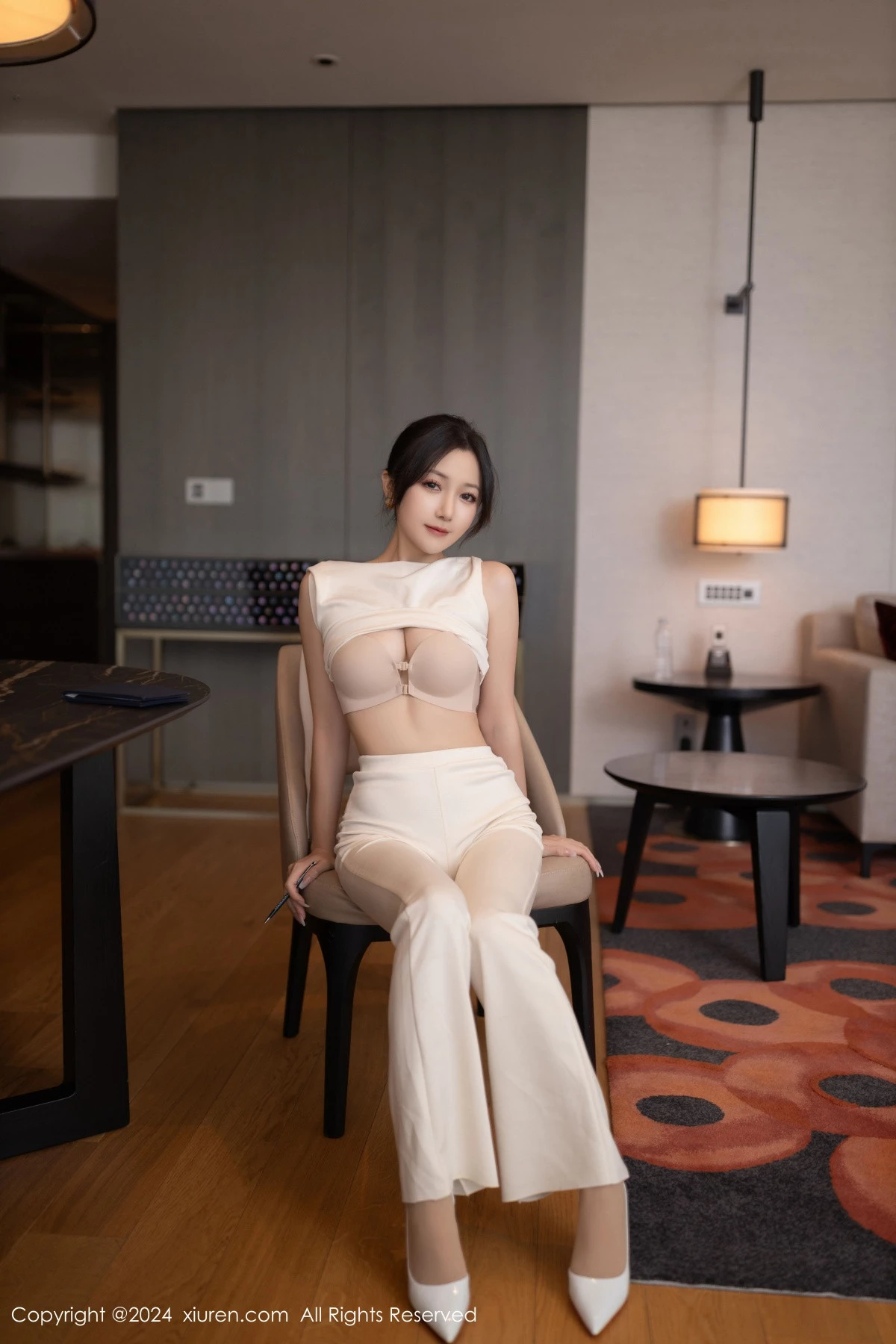 秀人集.com_[XiuRen秀人网]No.9457_模特鱼子酱Fish职场主题浅色服饰配超薄肉丝秀曼妙身姿诱惑写真80P