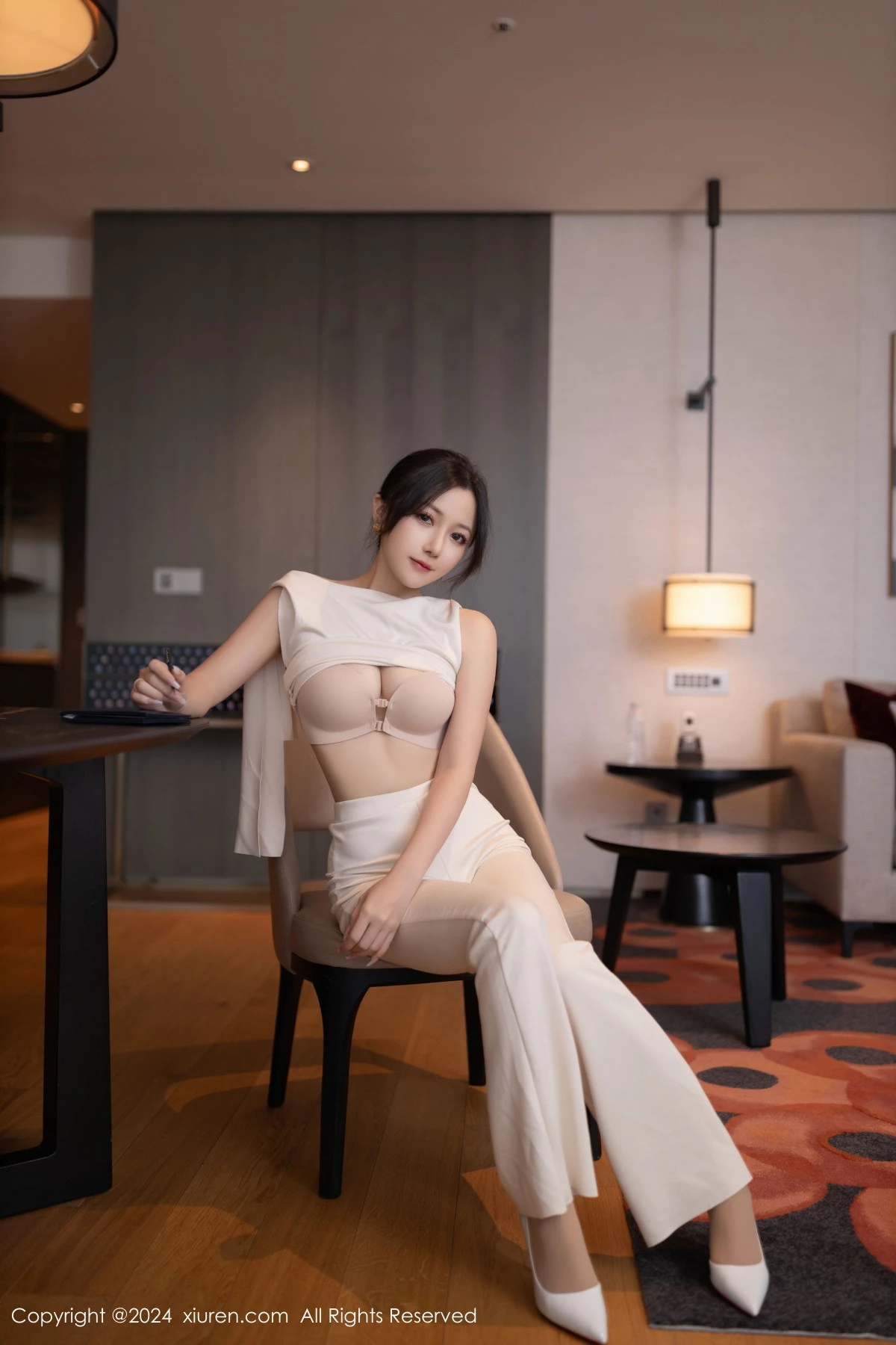秀人集.com_[XiuRen秀人网]No.9457_模特鱼子酱Fish职场主题浅色服饰配超薄肉丝秀曼妙身姿诱惑写真80P