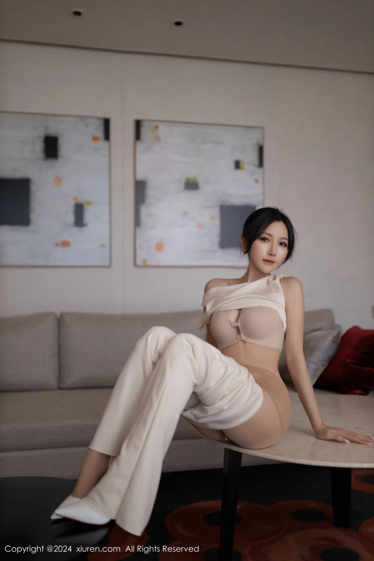 秀人集.com_[XiuRen秀人网]No.9457_模特鱼子酱Fish职场主题浅色服饰配超薄肉丝秀曼妙身姿诱惑写真80P