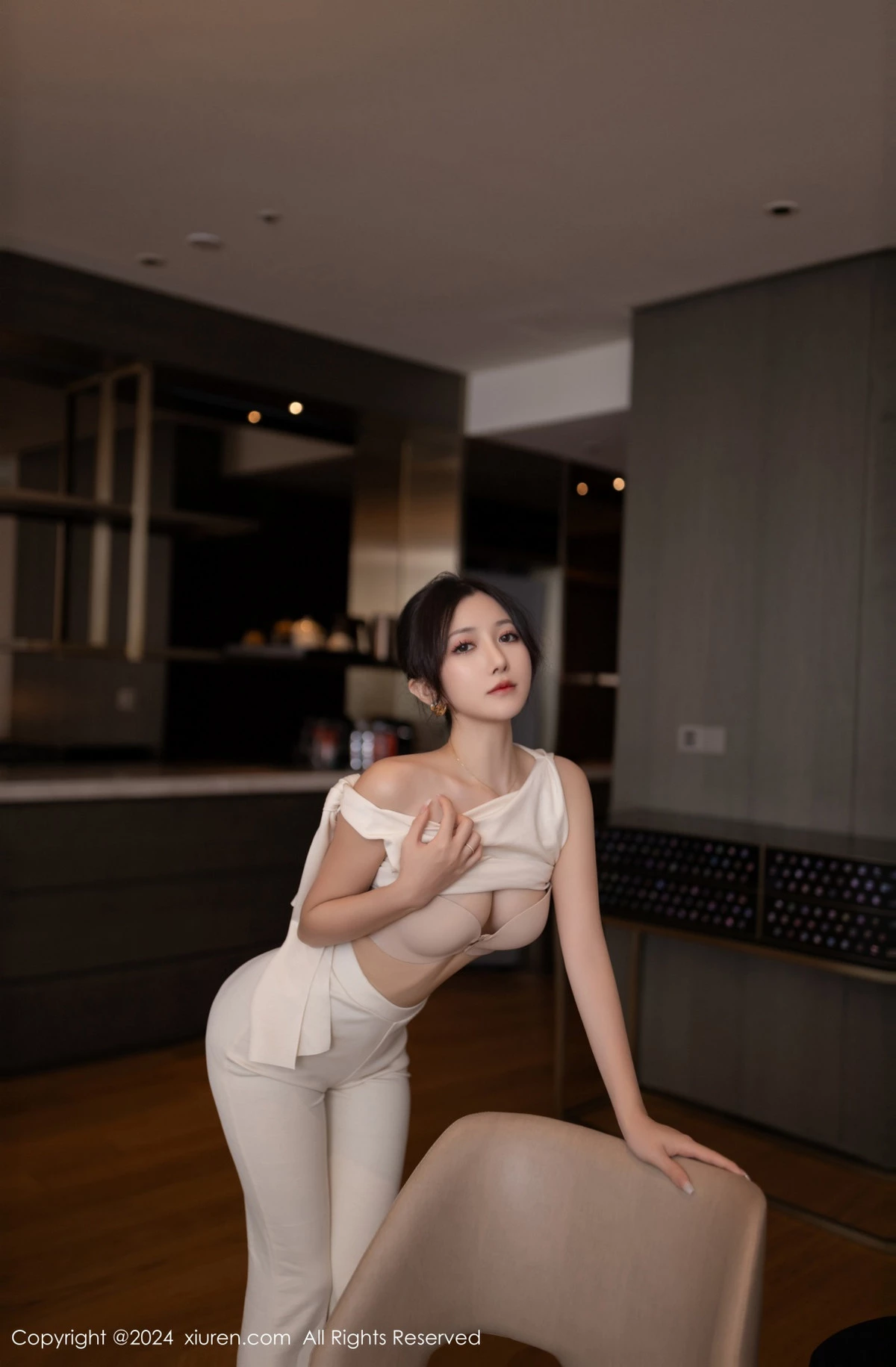 秀人集.com_[XiuRen秀人网]No.9457_模特鱼子酱Fish职场主题浅色服饰配超薄肉丝秀曼妙身姿诱惑写真80P
