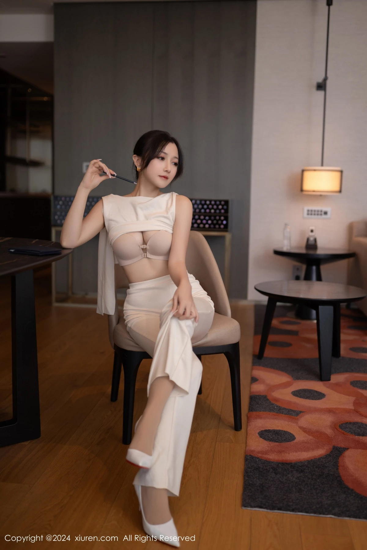 秀人集.com_[XiuRen秀人网]No.9457_模特鱼子酱Fish职场主题浅色服饰配超薄肉丝秀曼妙身姿诱惑写真80P