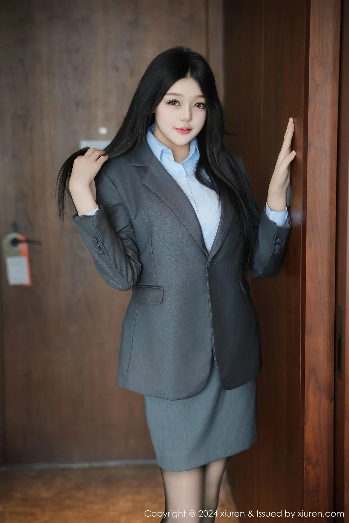 秀人集.com_[XiuRen秀人网]No.9453_模特柚柚小奶瓶性感OL制服露粉色蕾丝内衣秀凹凸身材诱惑写真73P