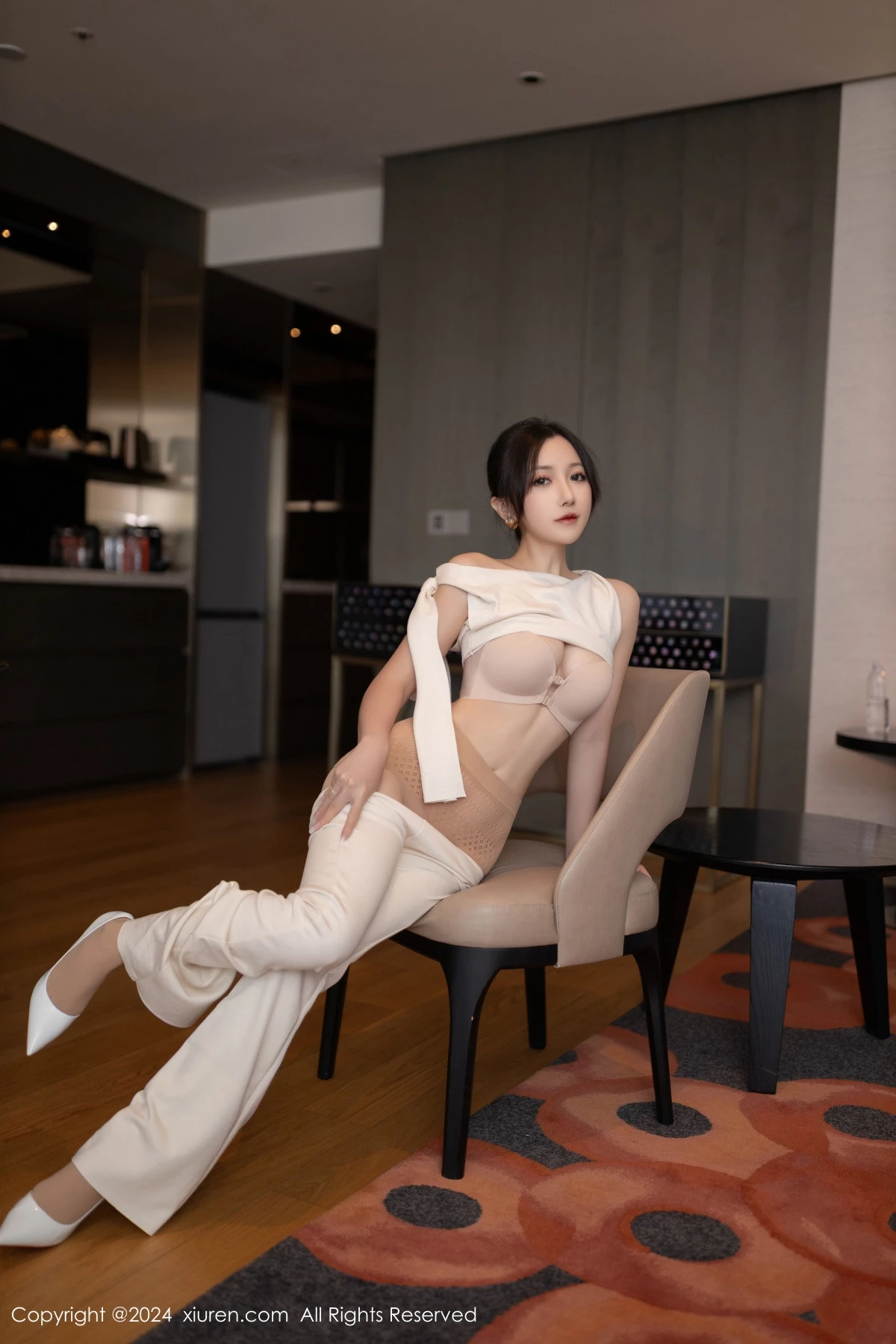 秀人集.com_[XiuRen秀人网]No.9457_模特鱼子酱Fish职场主题浅色服饰配超薄肉丝秀曼妙身姿诱惑写真80P