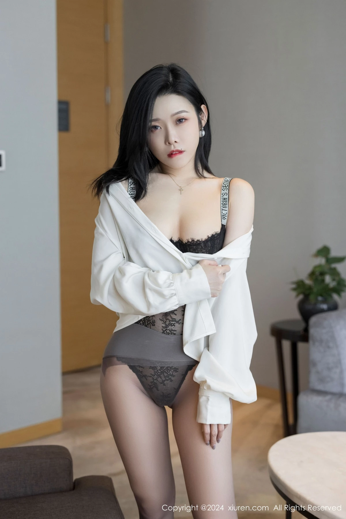 秀人集.com_[XiuRen秀人网]No.9329_模特luvian本能性感白衬衫配黑短裙露超薄肉丝秀凹凸身材诱惑写真42P