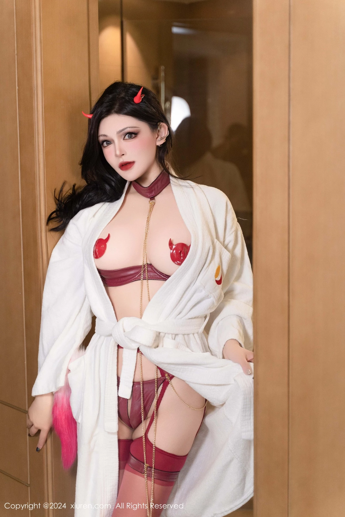 秀人集.com_[XiuRen秀人网]No.9352_模特伊丽莎有点白性感白色睡袍露情趣内衣秀丰满身材诱惑写真93P