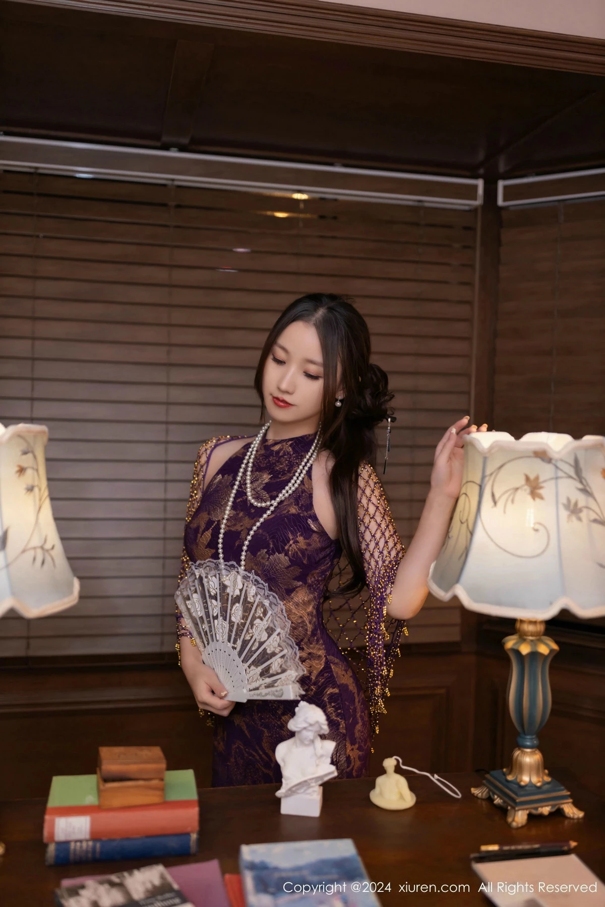 秀人集.com_[XiuRen秀人网]No.9513_模特杏子Yada性感紫色旗袍服饰配开档肉丝秀曼妙身姿诱惑写真82P