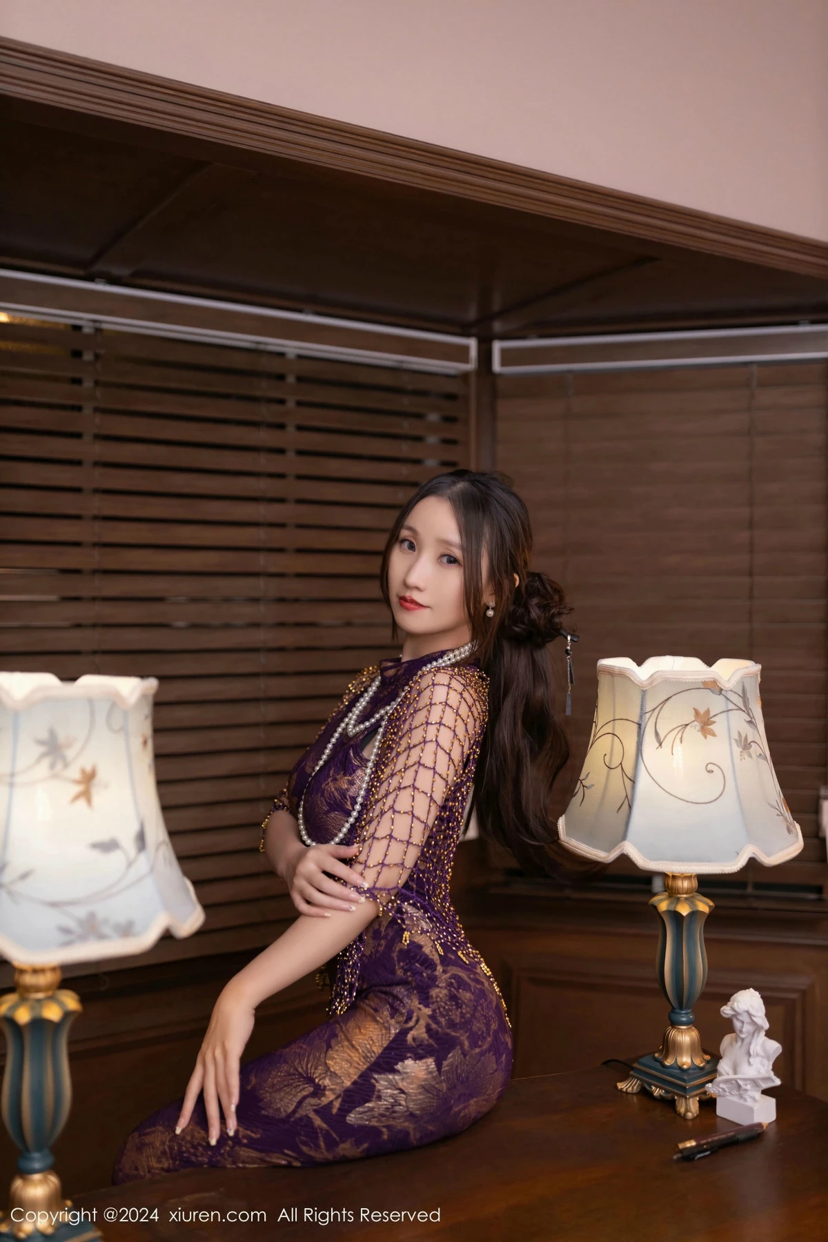 秀人集.com_[XiuRen秀人网]No.9513_模特杏子Yada性感紫色旗袍服饰配开档肉丝秀曼妙身姿诱惑写真82P