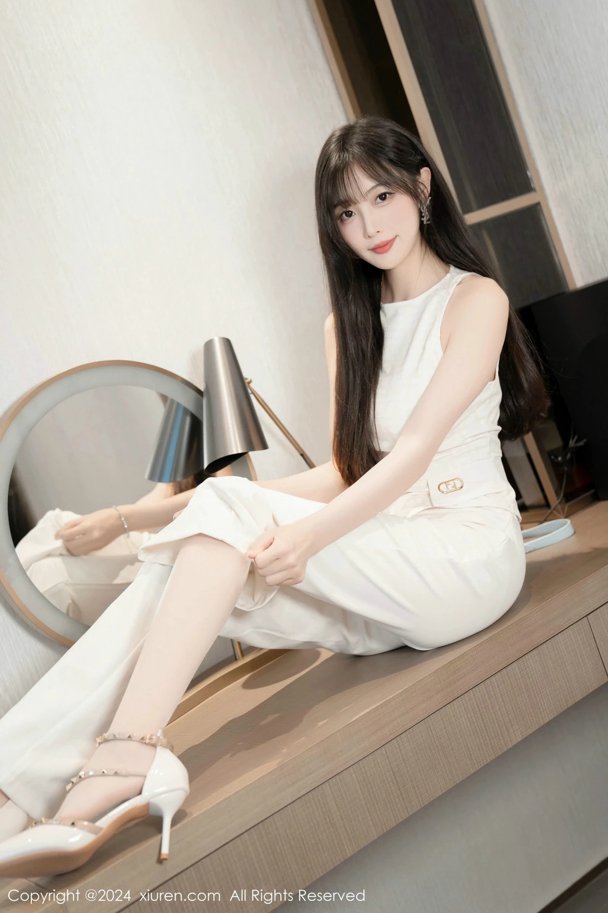秀人集.com_[XiuRen秀人网]No.9528_模特林星阑性感白上衣配简约长裤露白色内衣秀曼妙身姿诱惑写真84P