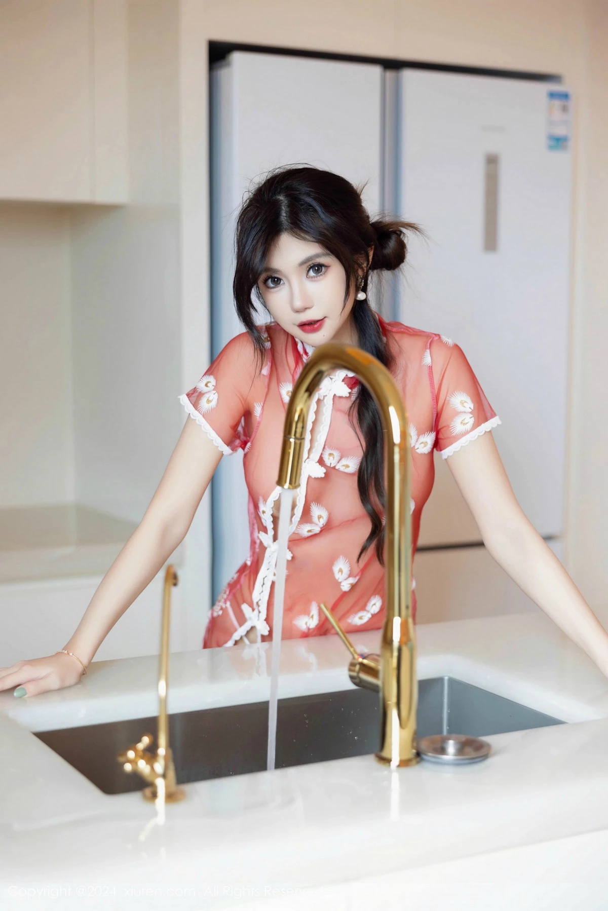 秀人集.com_[XiuRen秀人网]No.9529_女神绮里嘉ula性感红色旗袍露白色内衣配白丝袜秀曼妙身姿诱惑写真80P