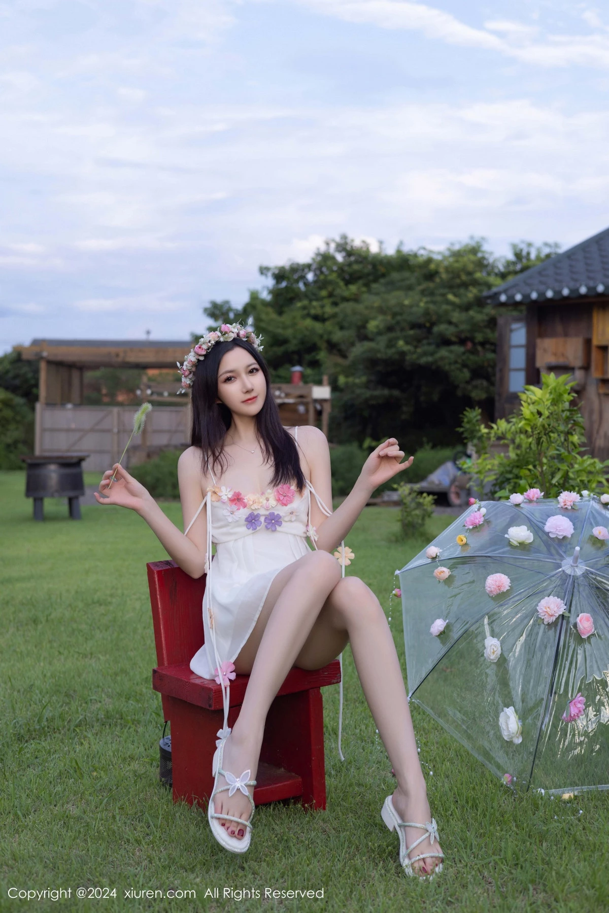 秀人集.com_[XiuRen秀人网]No.9531_模特鱼子酱Fish花朵主题白色吊带配原色丝袜秀曼妙身姿诱惑写真80P