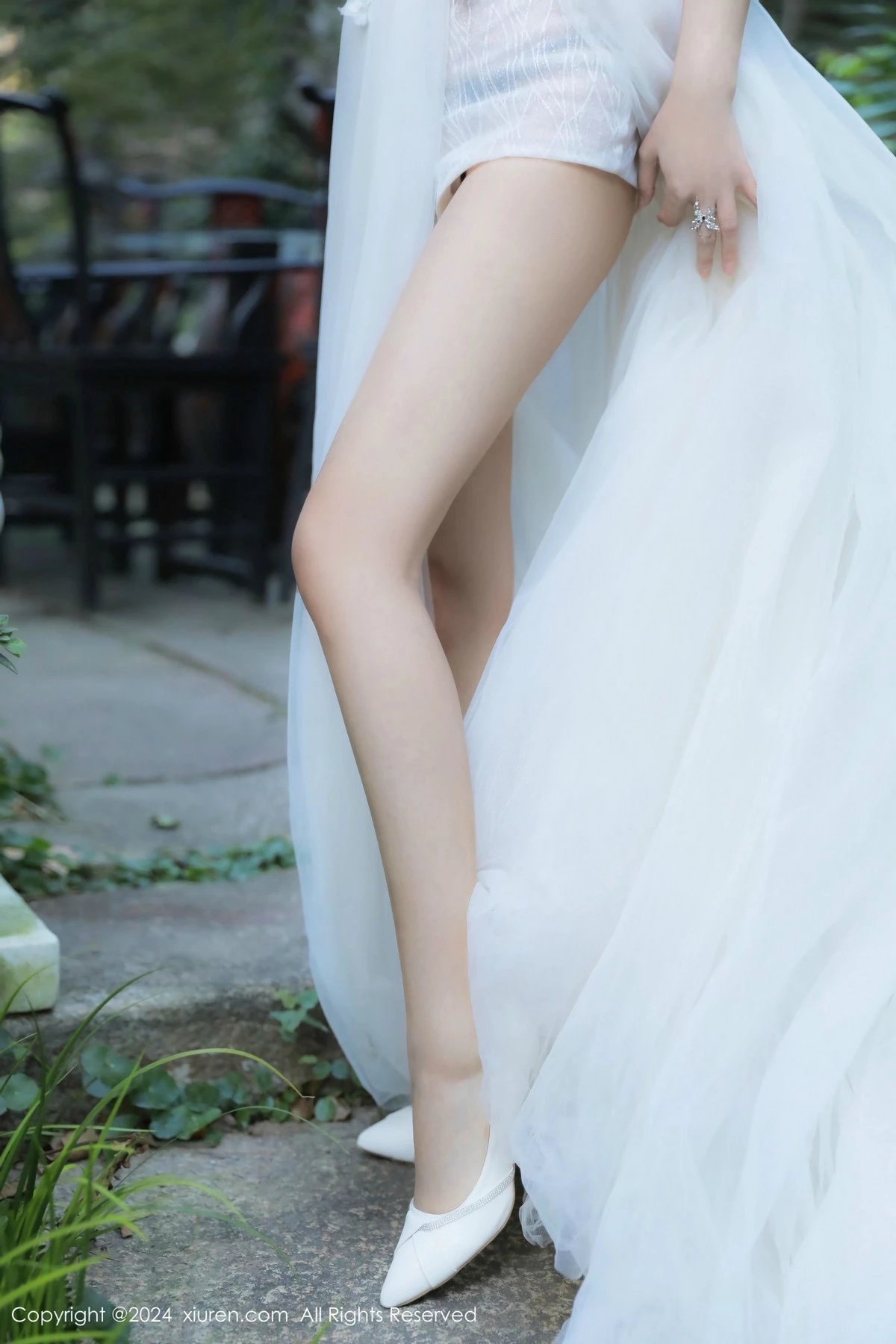 秀人集.com_[XiuRen秀人网]No.9552_模特小蛮妖Yummy性感白纱连衣裙配白丝袜秀完美身材诱惑写真75P