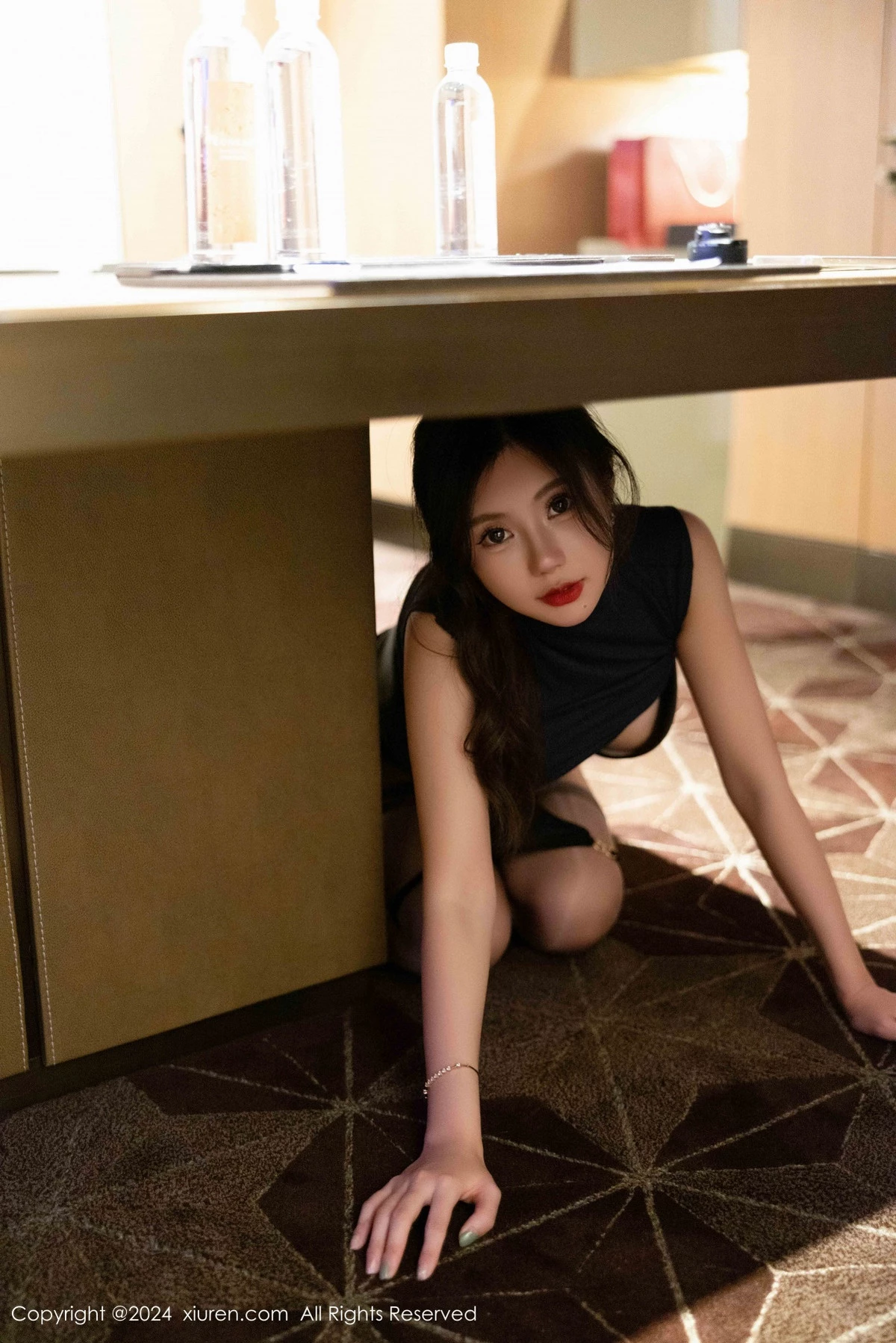 秀人集.com_[XiuRen秀人网]No.9560_女神绮里嘉ula性感深色OL服饰配开档黑丝秀曼妙身材诱惑写真99P