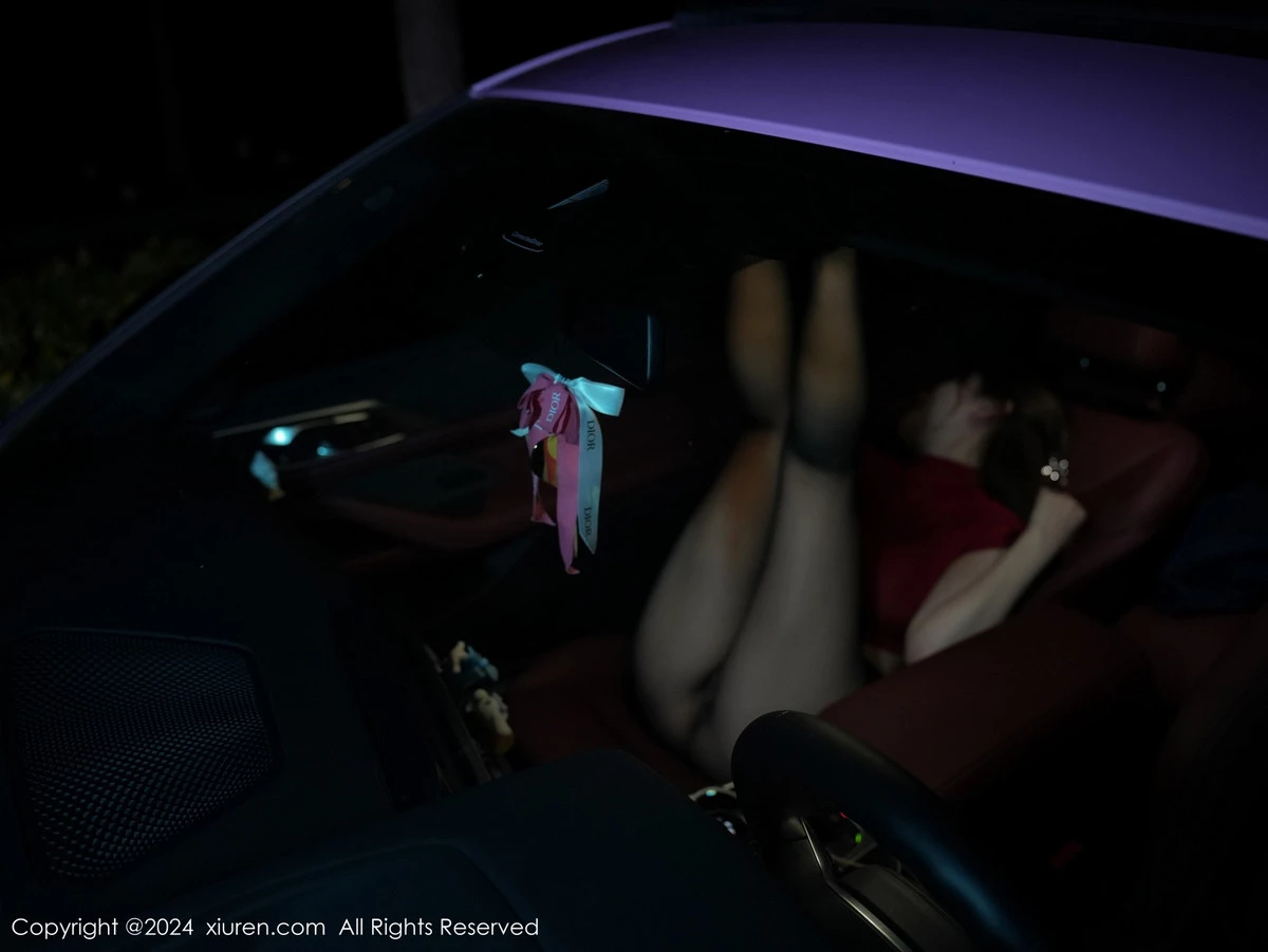 秀人集.com_[XiuRen秀人网]No.9558_模特甜妮性感红色上衣配黑短裙露超薄黑丝秀丰腴身材诱惑写真77P