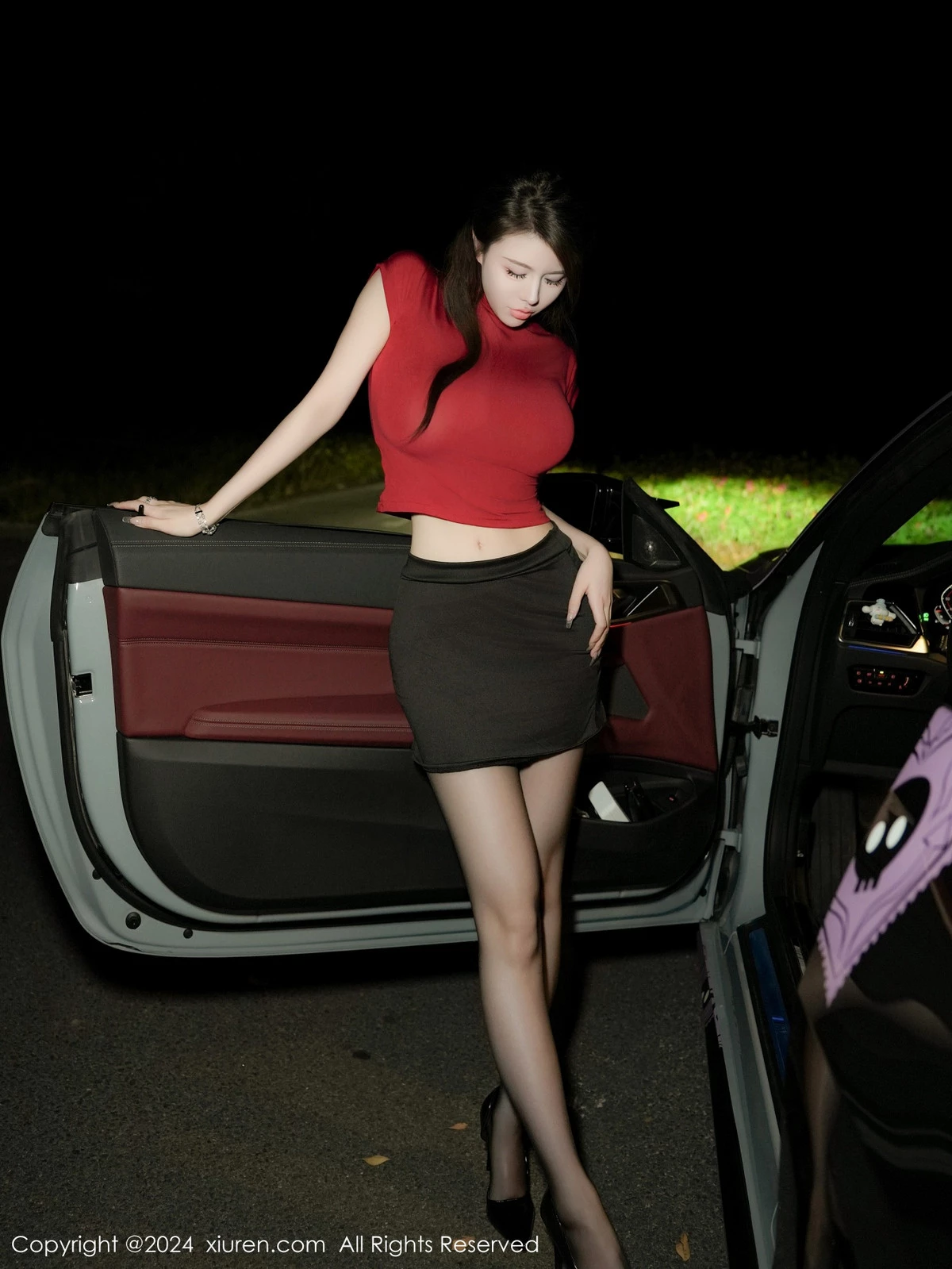 秀人集.com_[XiuRen秀人网]No.9558_模特甜妮性感红色上衣配黑短裙露超薄黑丝秀丰腴身材诱惑写真77P