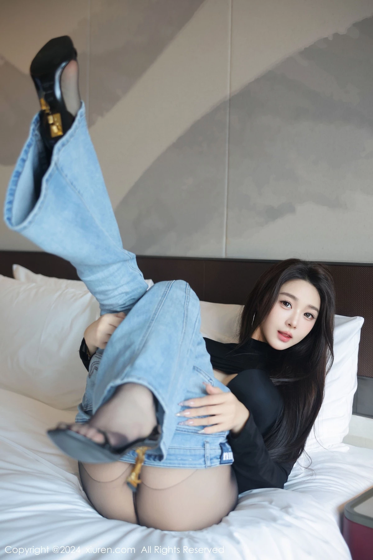 秀人集.com_[XiuRen秀人网]No.9555_模特Candy糖糖性感黑色上衣露黑色内衣配超薄黑丝极致魅惑写真76P