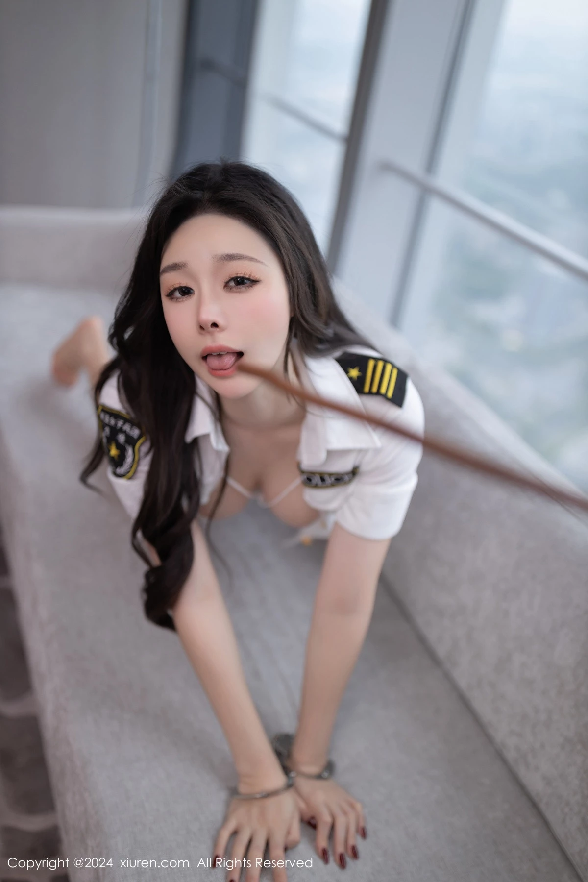 秀人集.com_[XiuRen秀人网]No.9566_模特小逗逗性感白色制服露白色内衣配超薄肉丝秀曼妙身姿诱惑写真85P