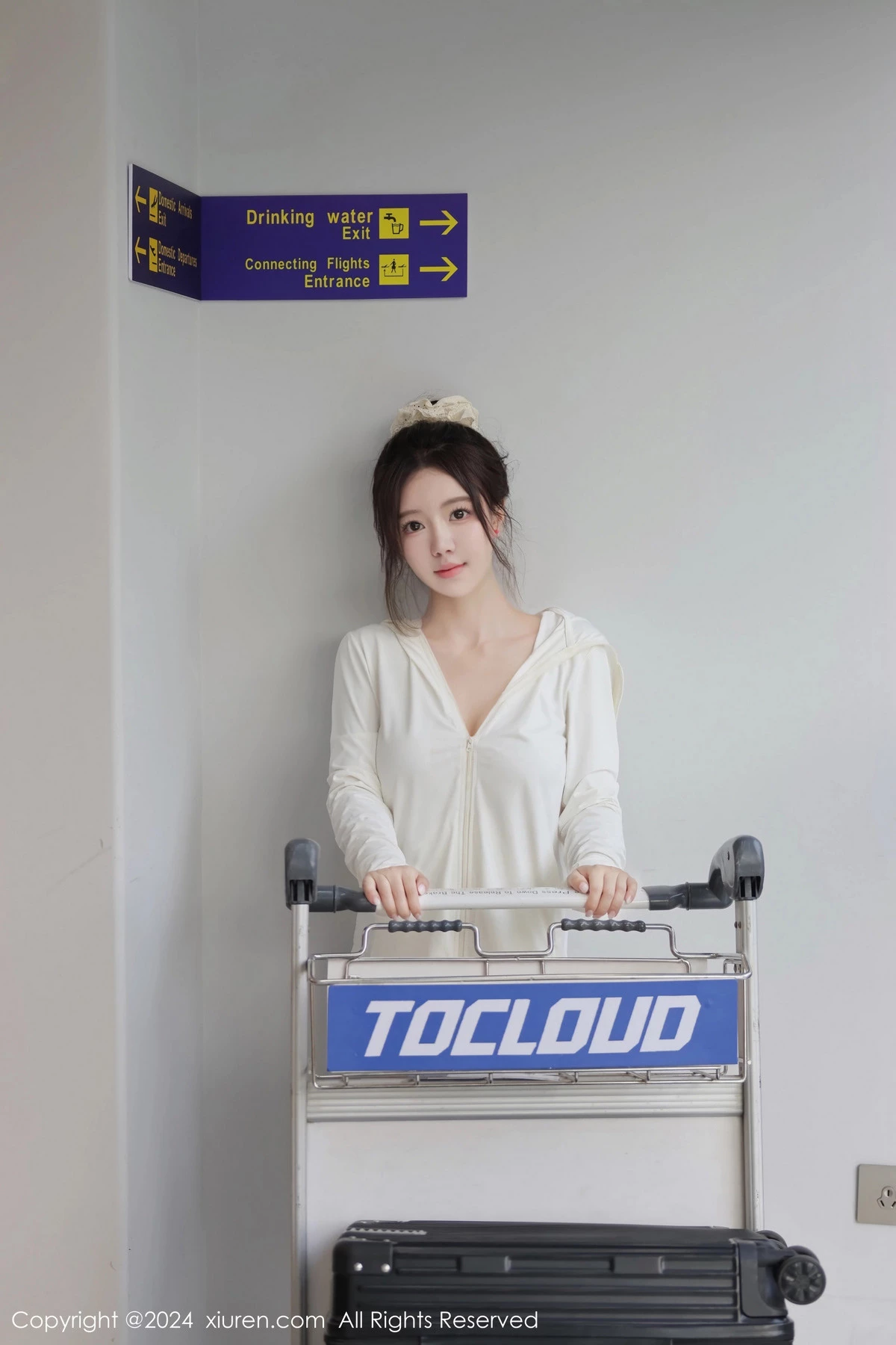 秀人集.com_[XiuRen秀人网]No.9559_模特小薯条nienie性感白色制服+粉色猫女郎服饰秀完美身材诱惑写真57P