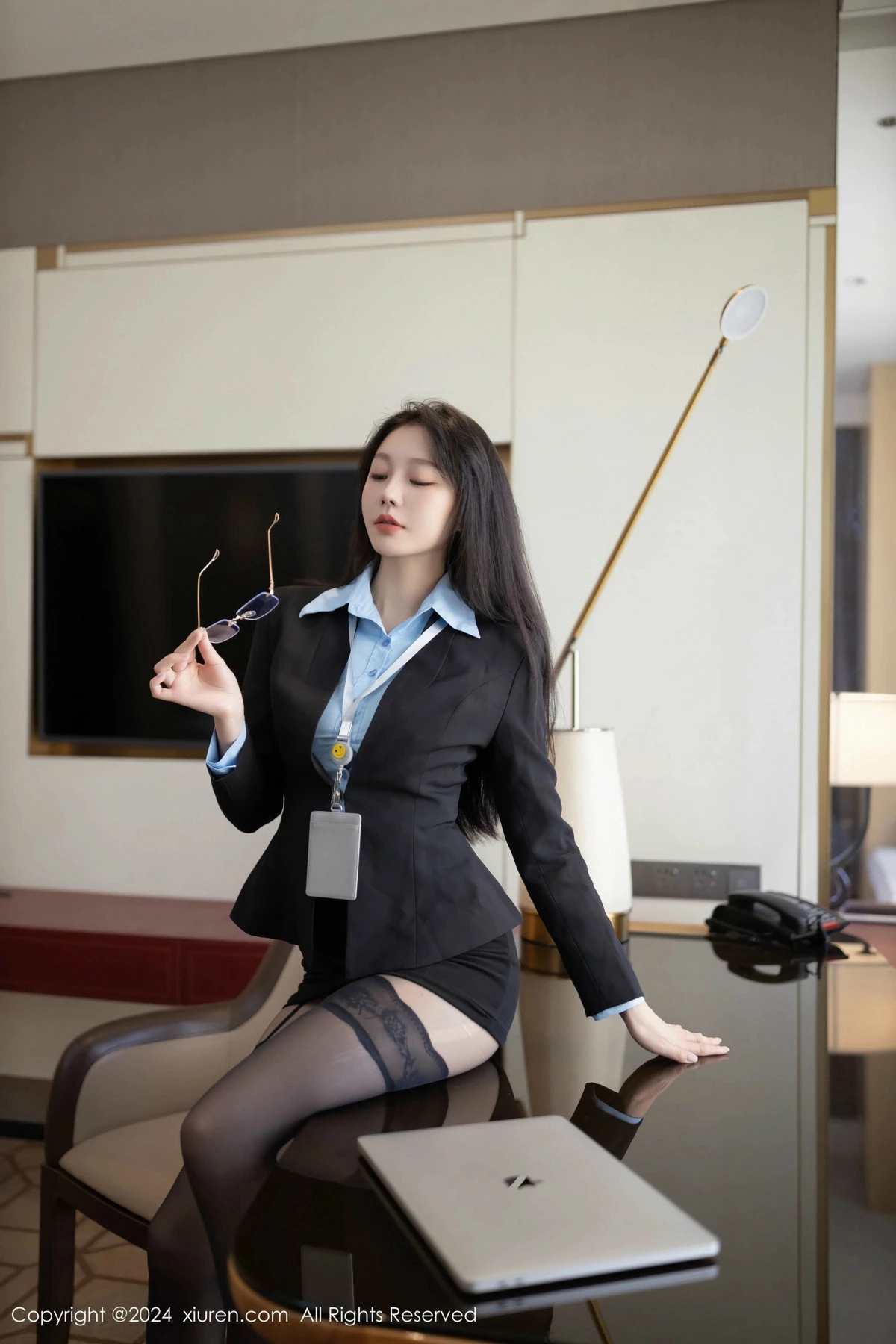 秀人集.com_[XiuRen秀人网]No.9469_模特安然anran职场主题性感黑色OL服饰配黑丝吊袜秀美腿诱惑写真80P