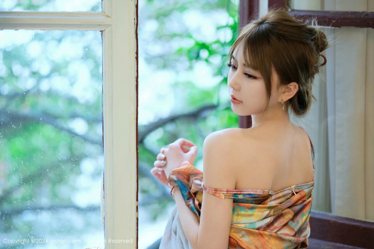 秀人集.com_[XiuRen秀人网]No.9465_模特Zoe柚柚性感油画连衣长裙露灰丝吊袜秀凹凸身材诱惑写真80P