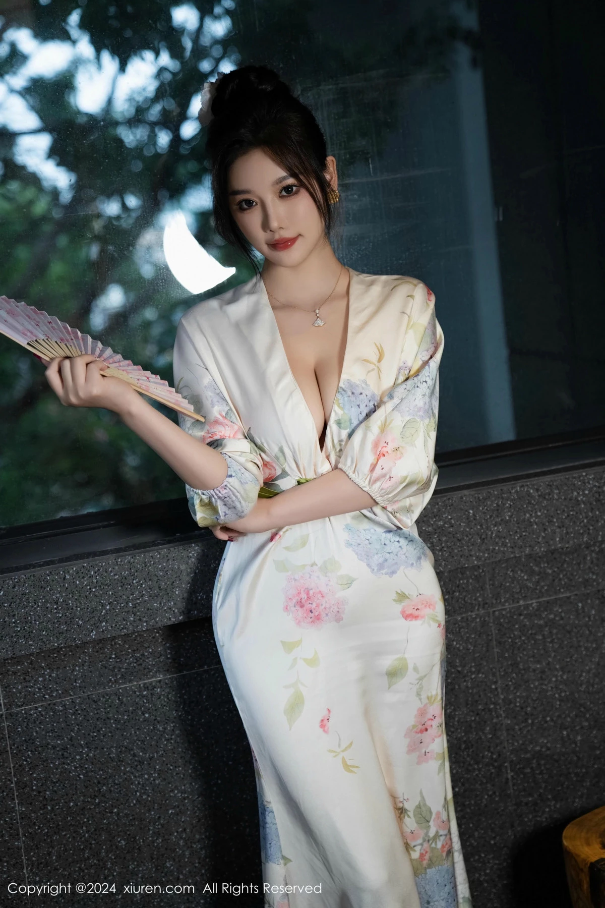 秀人集.com_[XiuRen秀人网]No.9470_女神杨晨晨Yome白色连衣裙+红色蕾丝情趣内衣秀丰腴身材诱惑写真99P