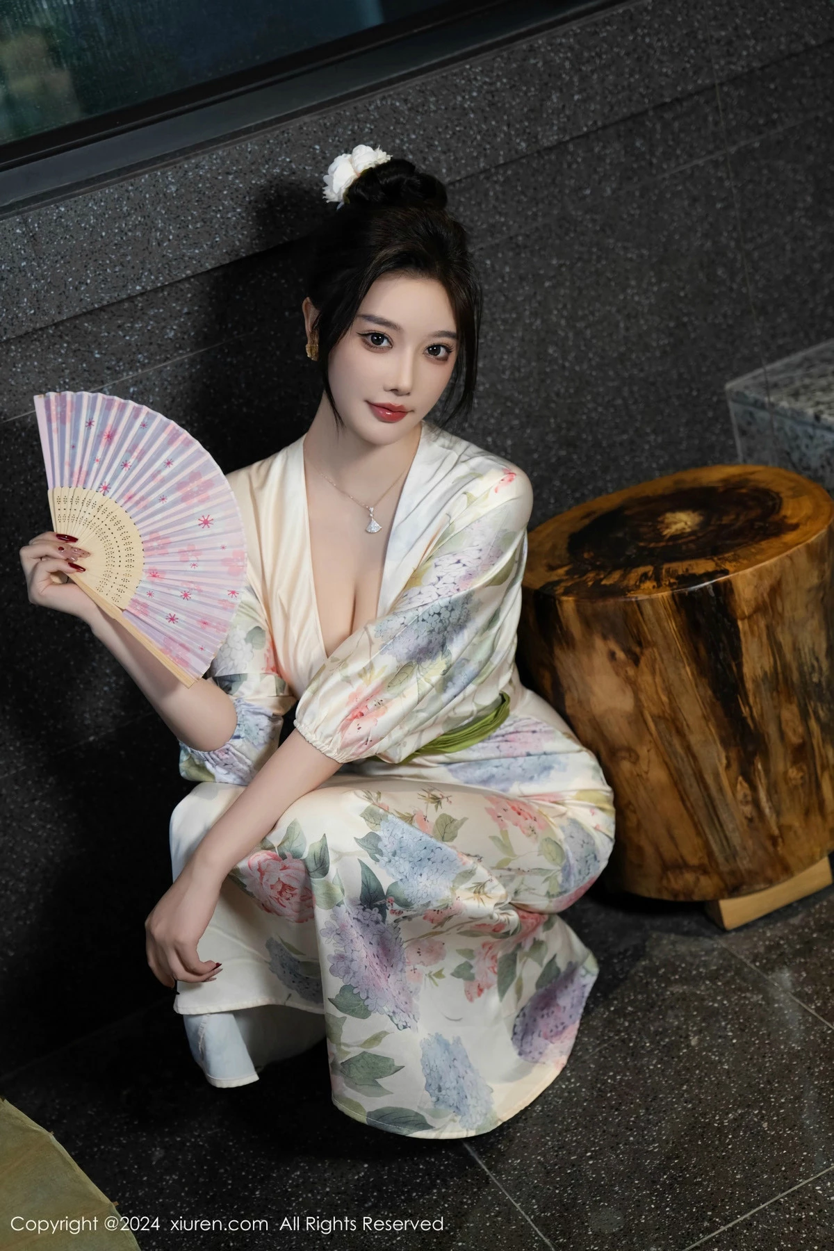 秀人集.com_[XiuRen秀人网]No.9470_女神杨晨晨Yome白色连衣裙+红色蕾丝情趣内衣秀丰腴身材诱惑写真99P