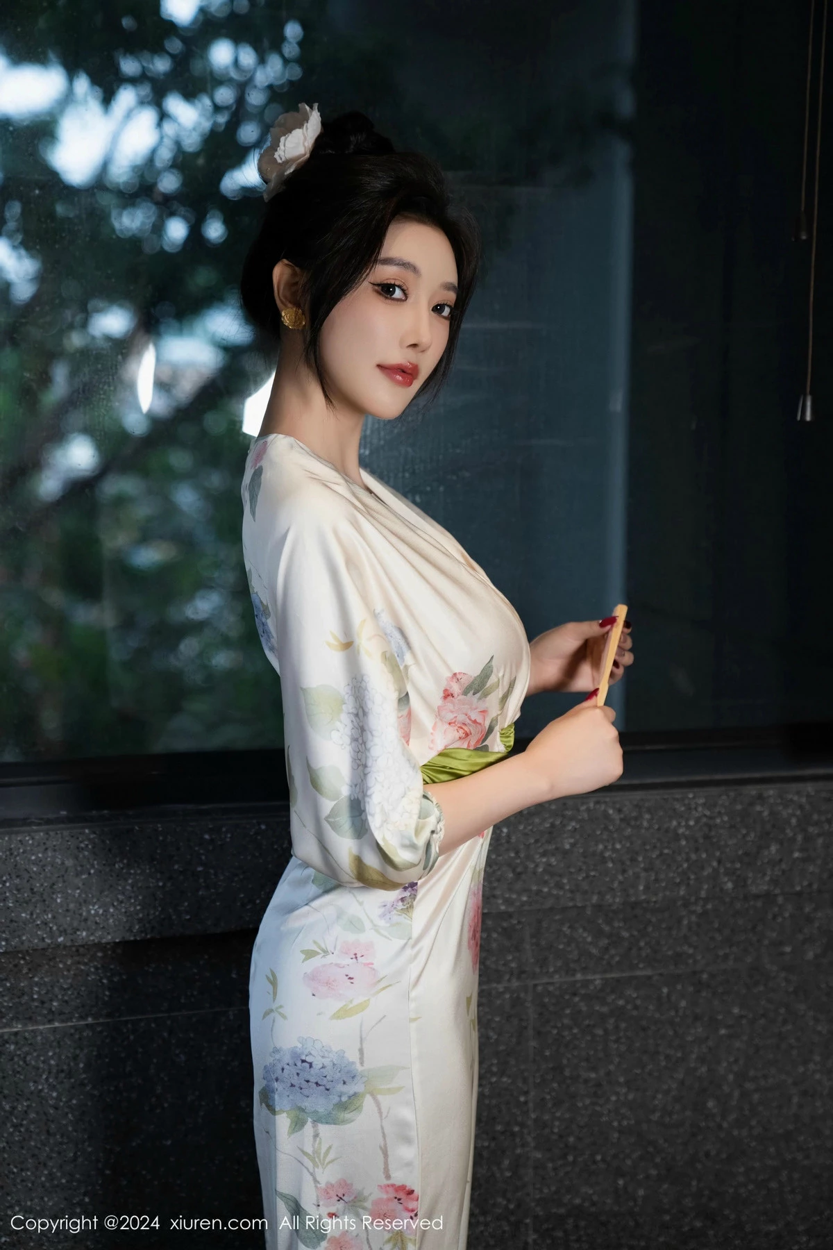 秀人集.com_[XiuRen秀人网]No.9470_女神杨晨晨Yome白色连衣裙+红色蕾丝情趣内衣秀丰腴身材诱惑写真99P