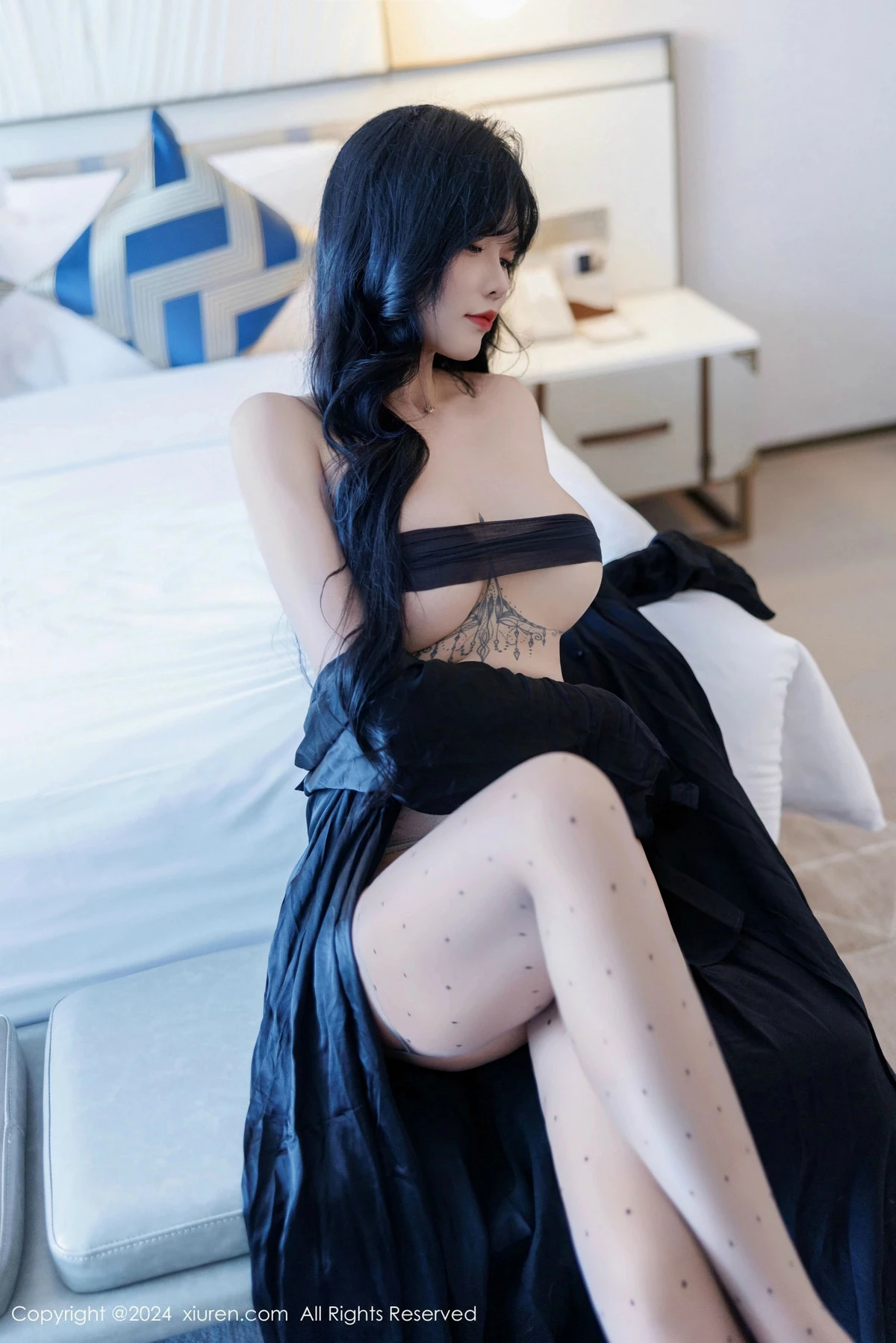 秀人集.com_[XiuRen秀人网]No.9575_模特娜比性感黑上衣配白短裙露超薄黑丝秀凹凸身材撩人诱惑写真80P