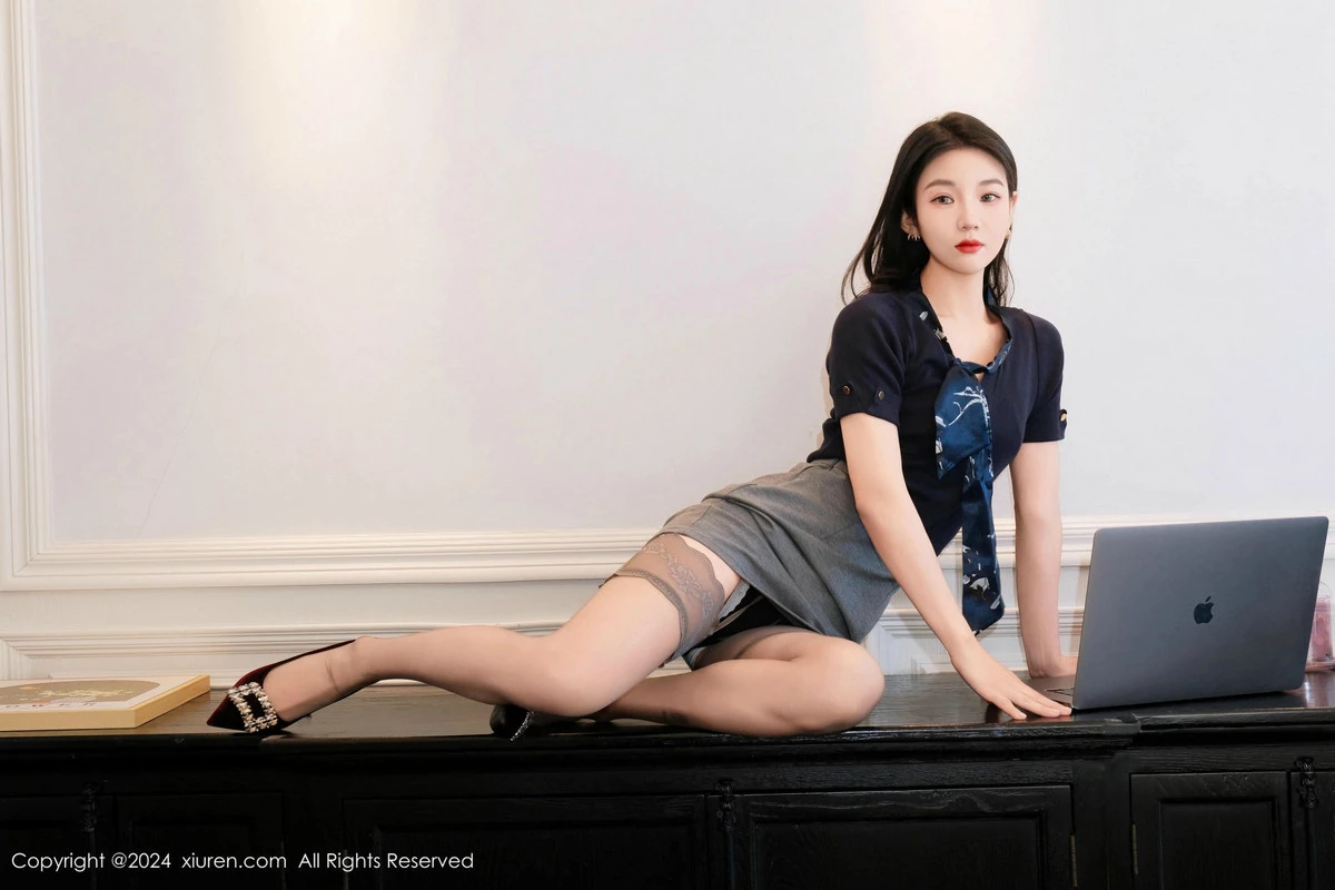 秀人集.com_[XiuRen秀人网]No.9580_模特希恬儿性感红色情趣护士服配白丝袜秀曼妙身姿撩人诱惑写真66P