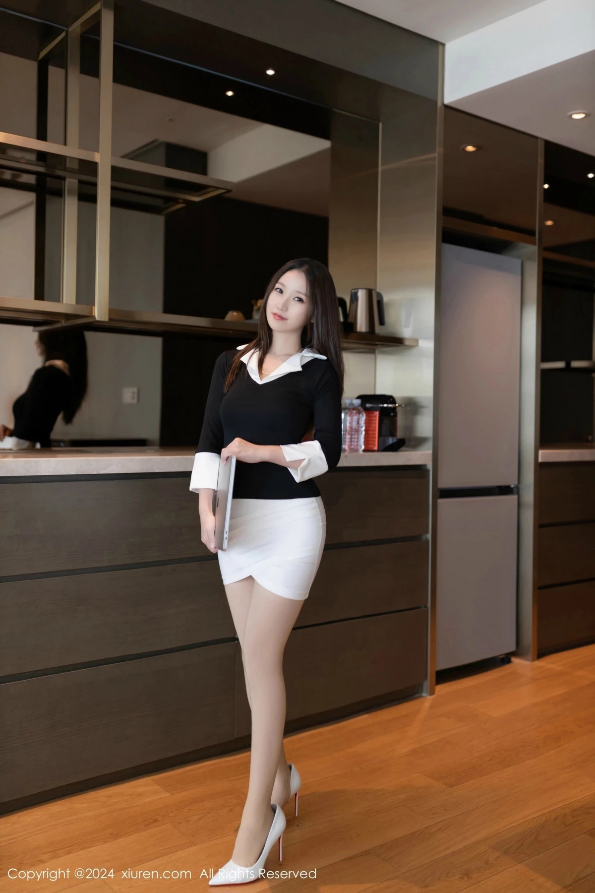 秀人集.com_[XiuRen秀人网]No.9587_模特杏子Yada黑白OL服饰露性感连体肉丝袜秀曼妙身姿诱惑写真82P
