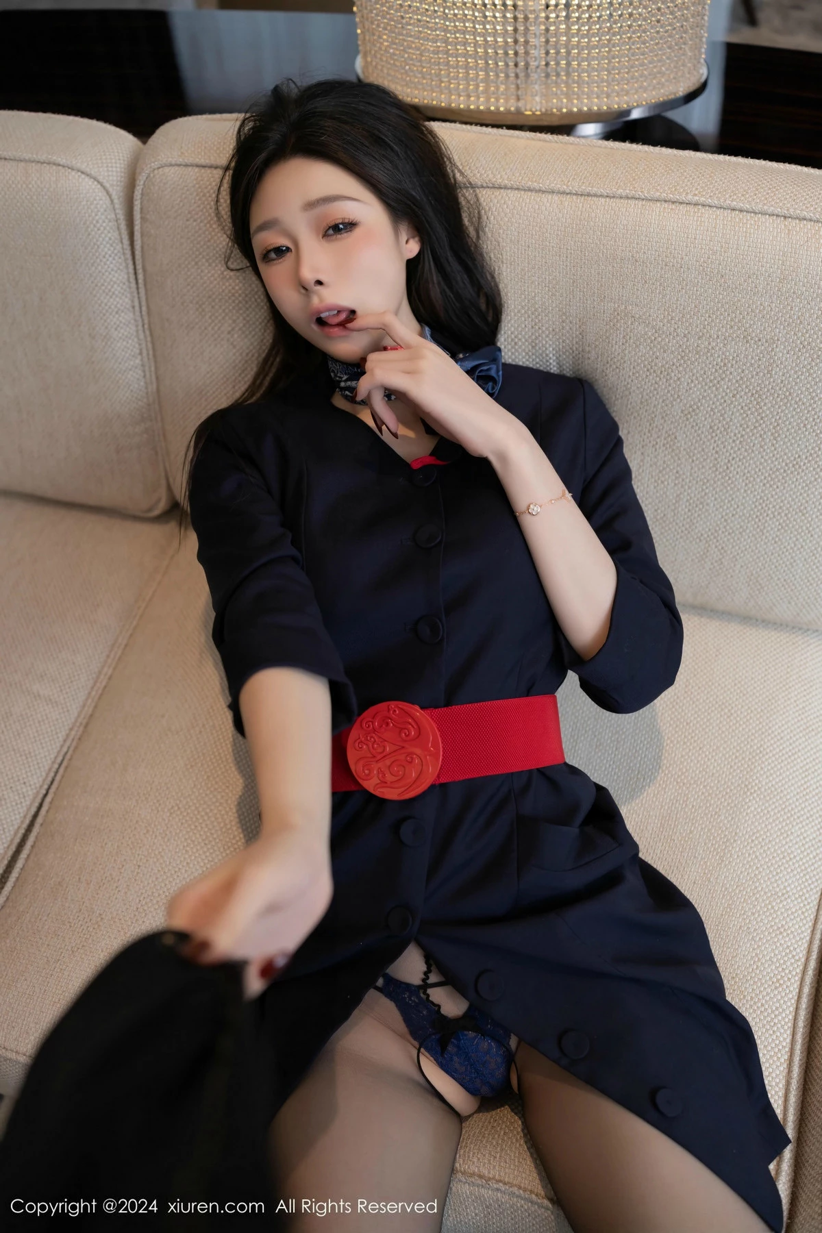 秀人集.com_[XiuRen秀人网]No.9597_模特小逗逗深色制服露紫色内衣配开档黑丝秀曼妙身姿诱惑写真80P