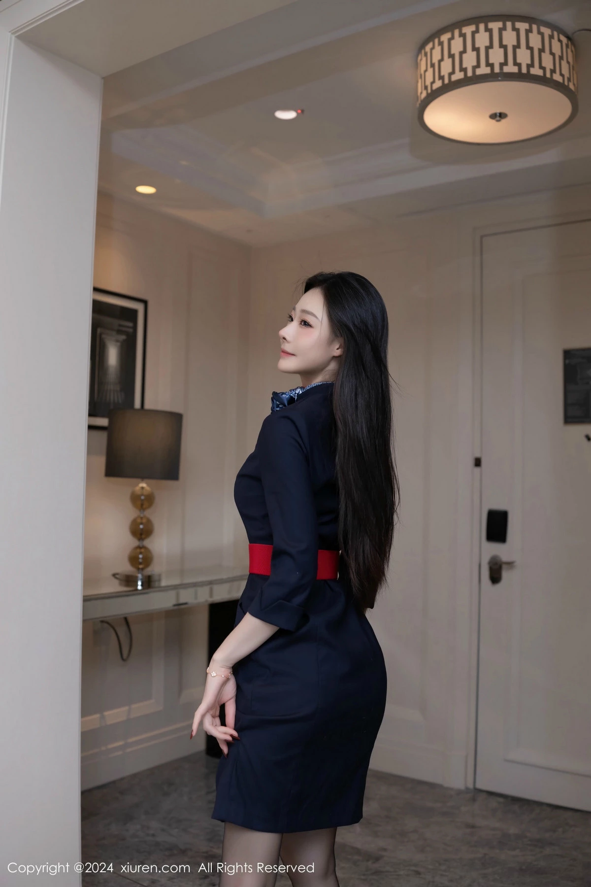 秀人集.com_[XiuRen秀人网]No.9597_模特小逗逗深色制服露紫色内衣配开档黑丝秀曼妙身姿诱惑写真80P