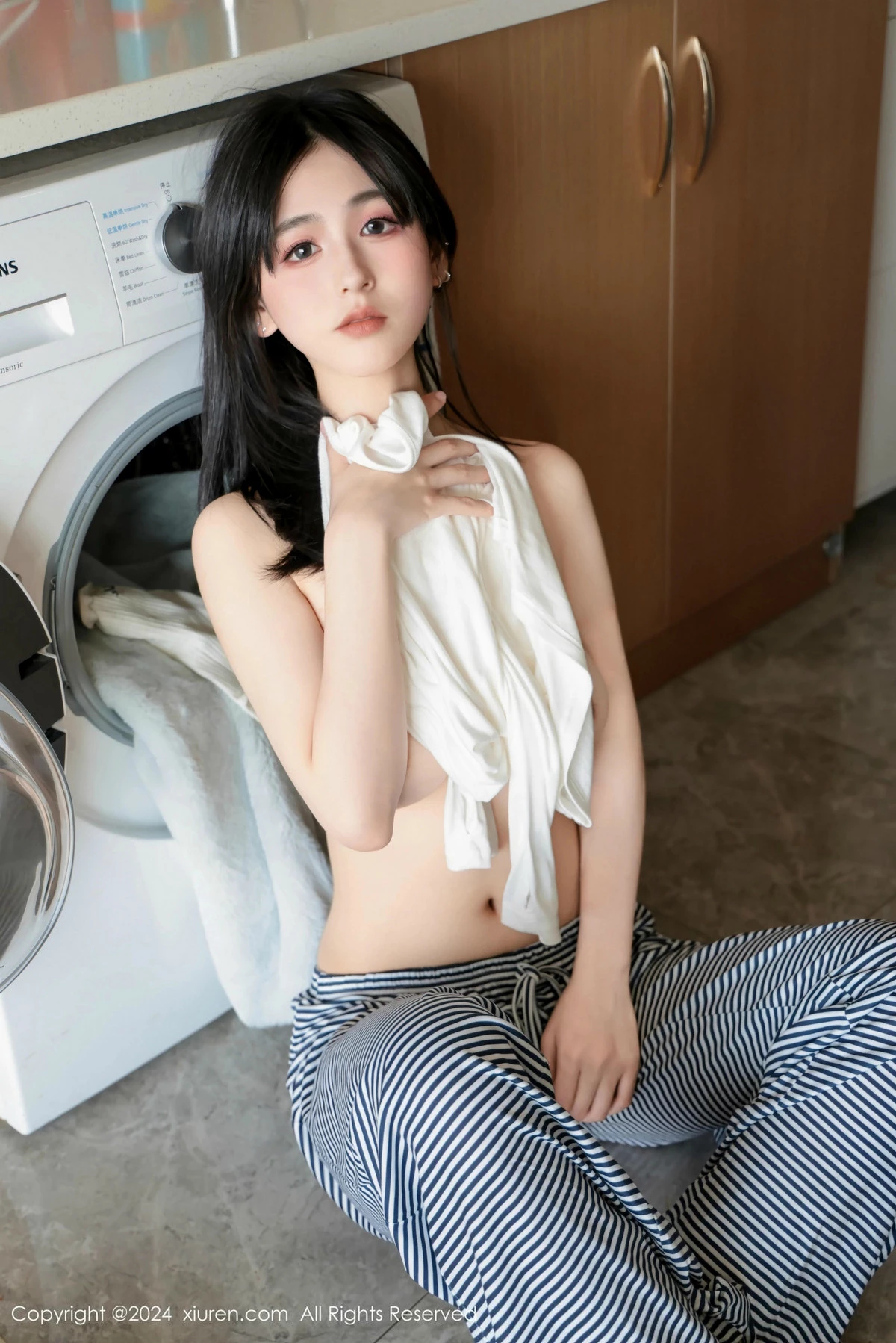 秀人集.com_[XiuRen秀人网]No.9605_模特奶芙乔乔性感白T配长裤露超薄黑丝秀凹凸身材撩人诱惑写真85P