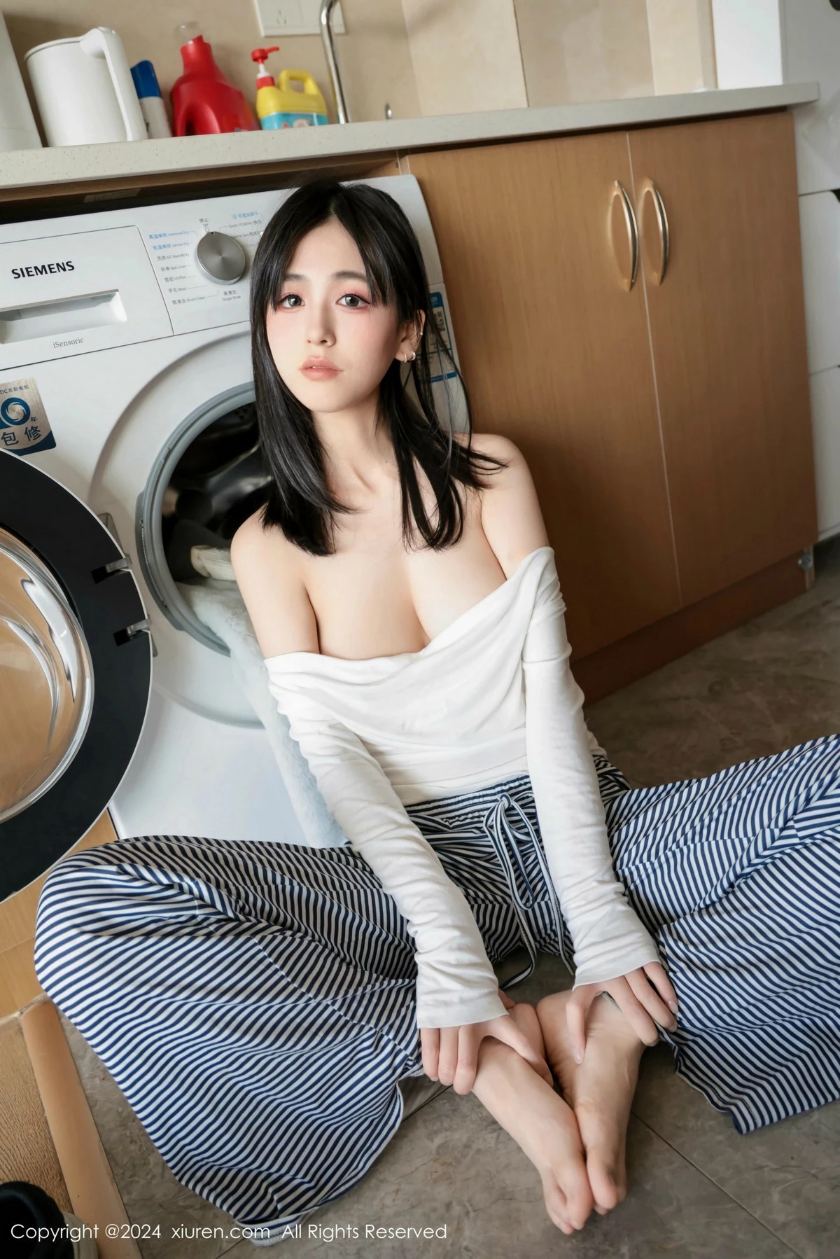 秀人集.com_[XiuRen秀人网]No.9605_模特奶芙乔乔性感白T配长裤露超薄黑丝秀凹凸身材撩人诱惑写真85P