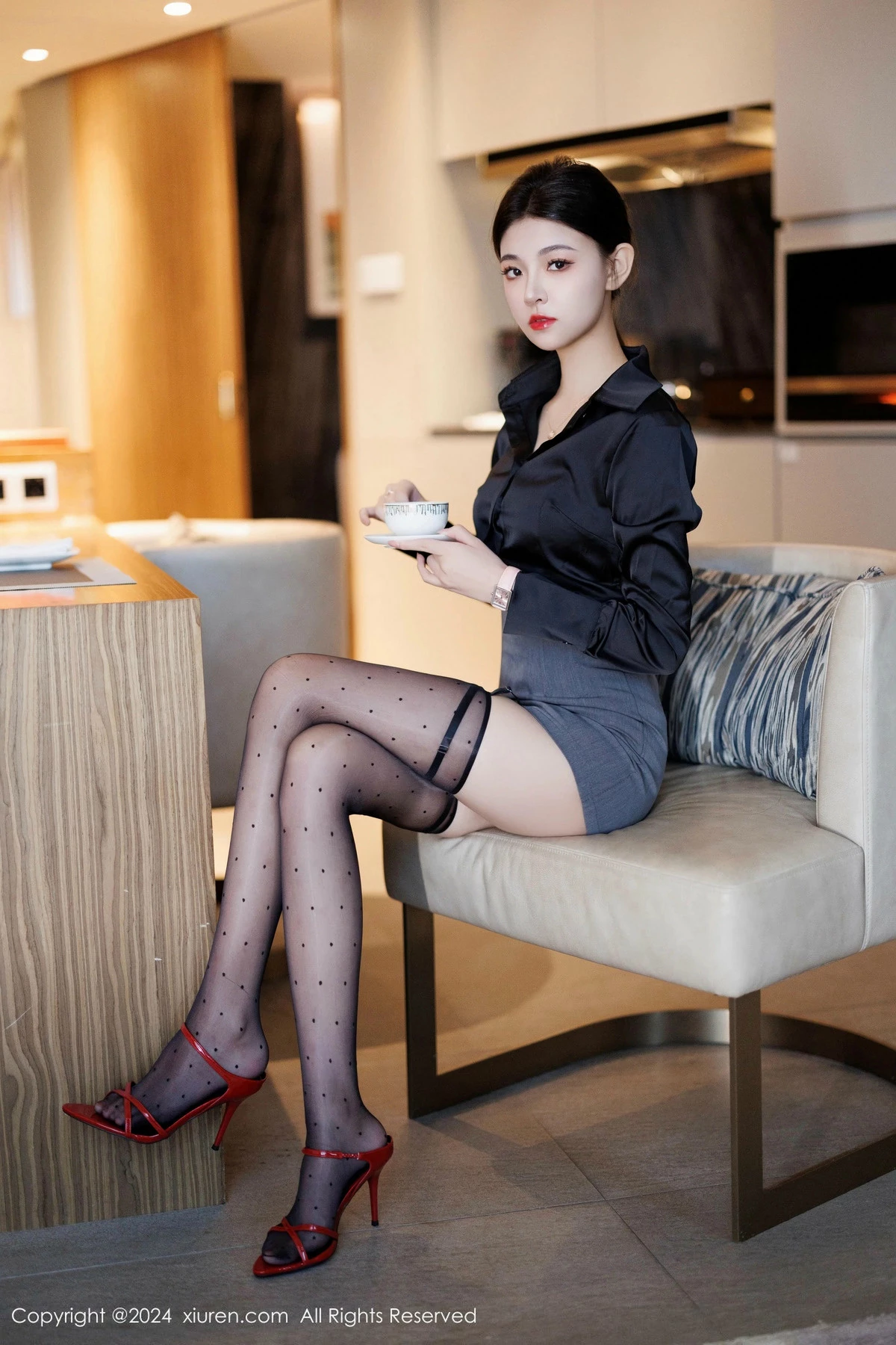 秀人集.com_[XiuRen秀人网]No.9604_模特初梦瑶性感OL服饰露黑色内衣配黑丝吊袜秀美腿极致魅惑写真90P